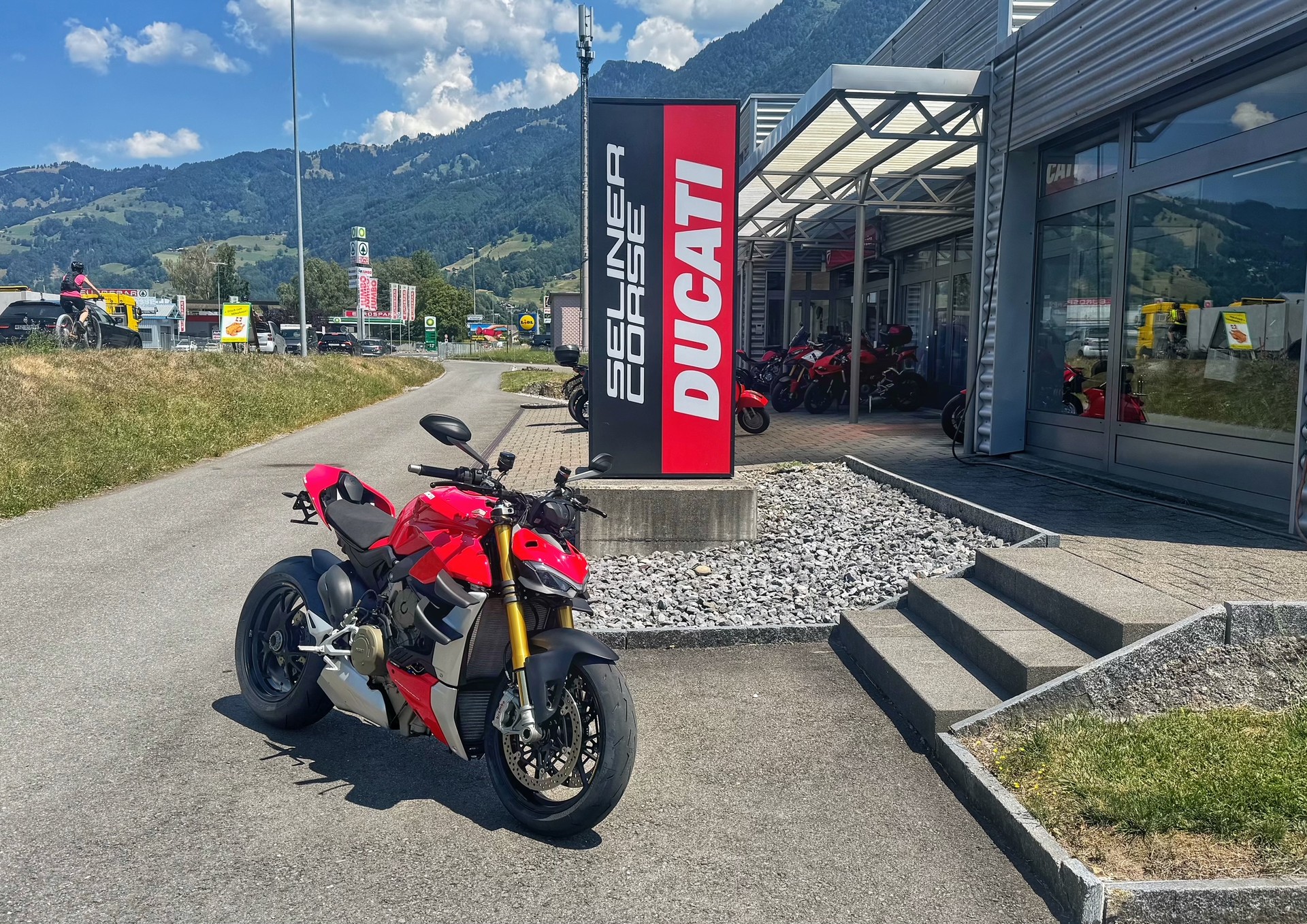 DUCATI Streetfighter V4 S-image-0