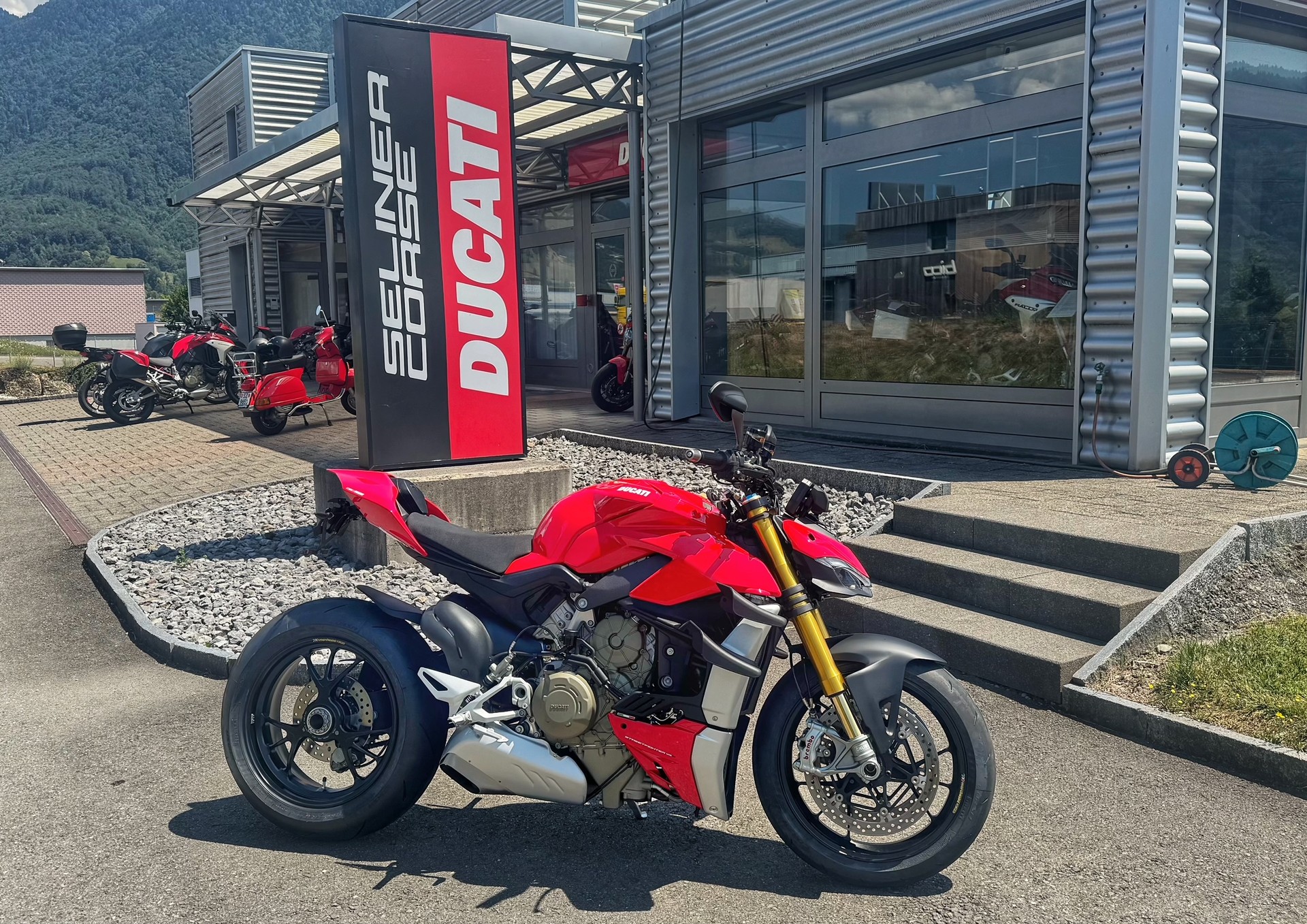 DUCATI Streetfighter V4 S-image-3