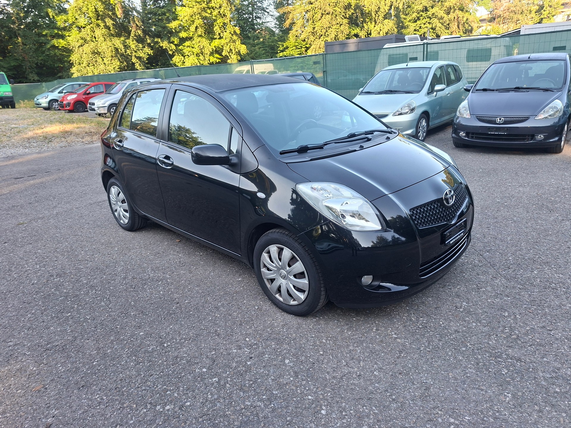 TOYOTA Yaris 1.3 Linea Sol-showroom-element-1