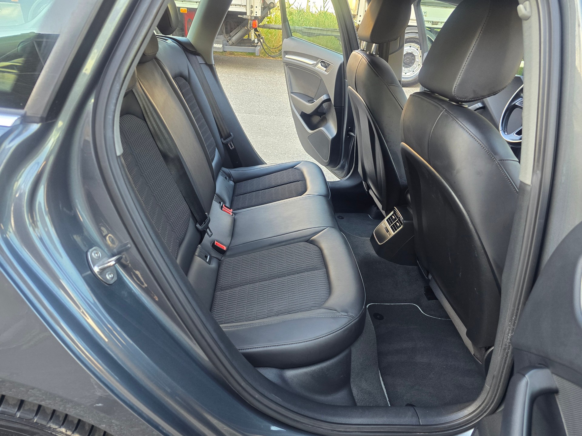 AUDI A3 Sportback 1.4 e-tron Sport S-tronic-image-15