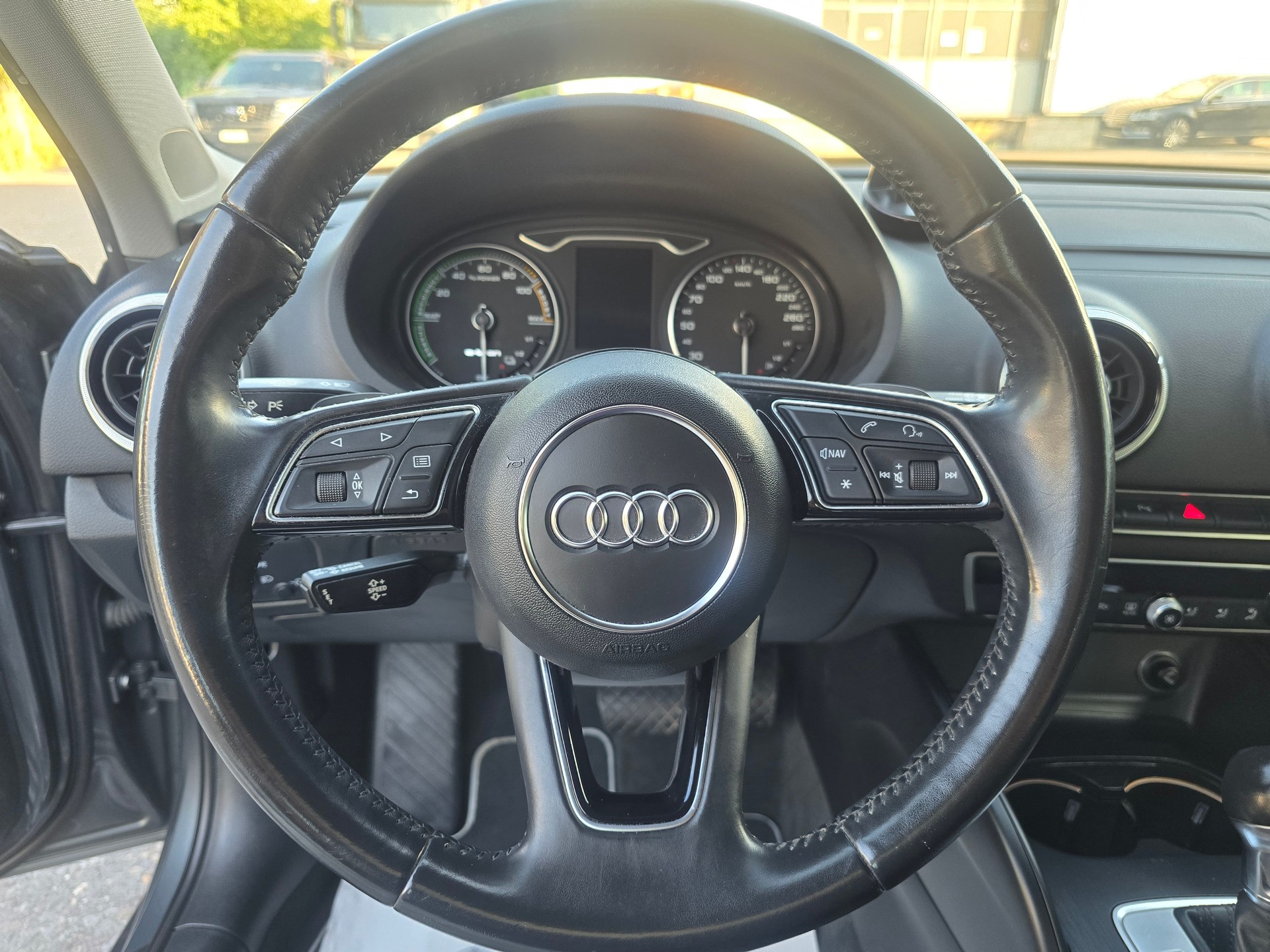 AUDI A3 Sportback 1.4 e-tron Sport S-tronic-image-16
