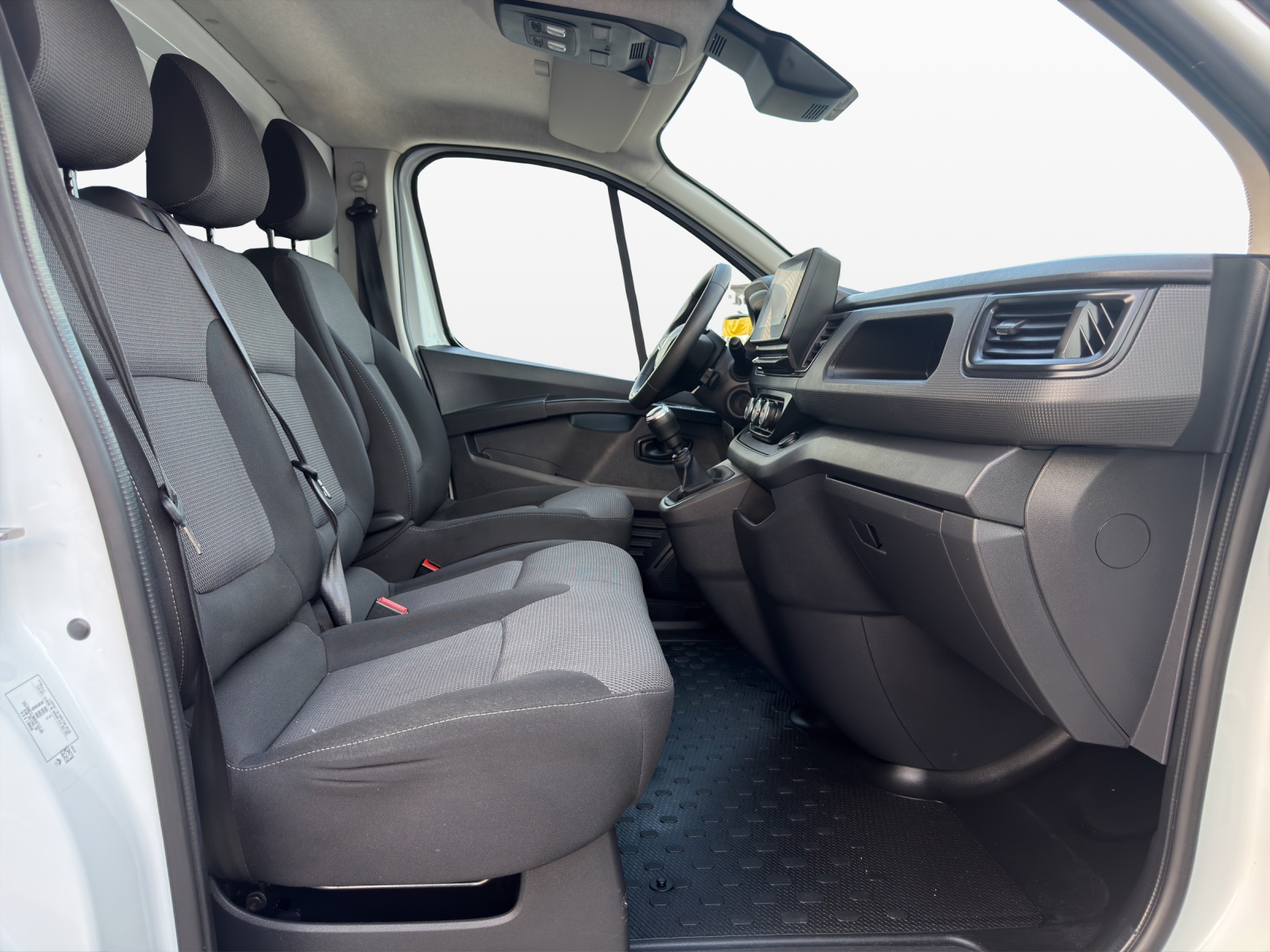 RENAULT Trafic 2.0 Blue dCi 130 Advance L1H1-image-11
