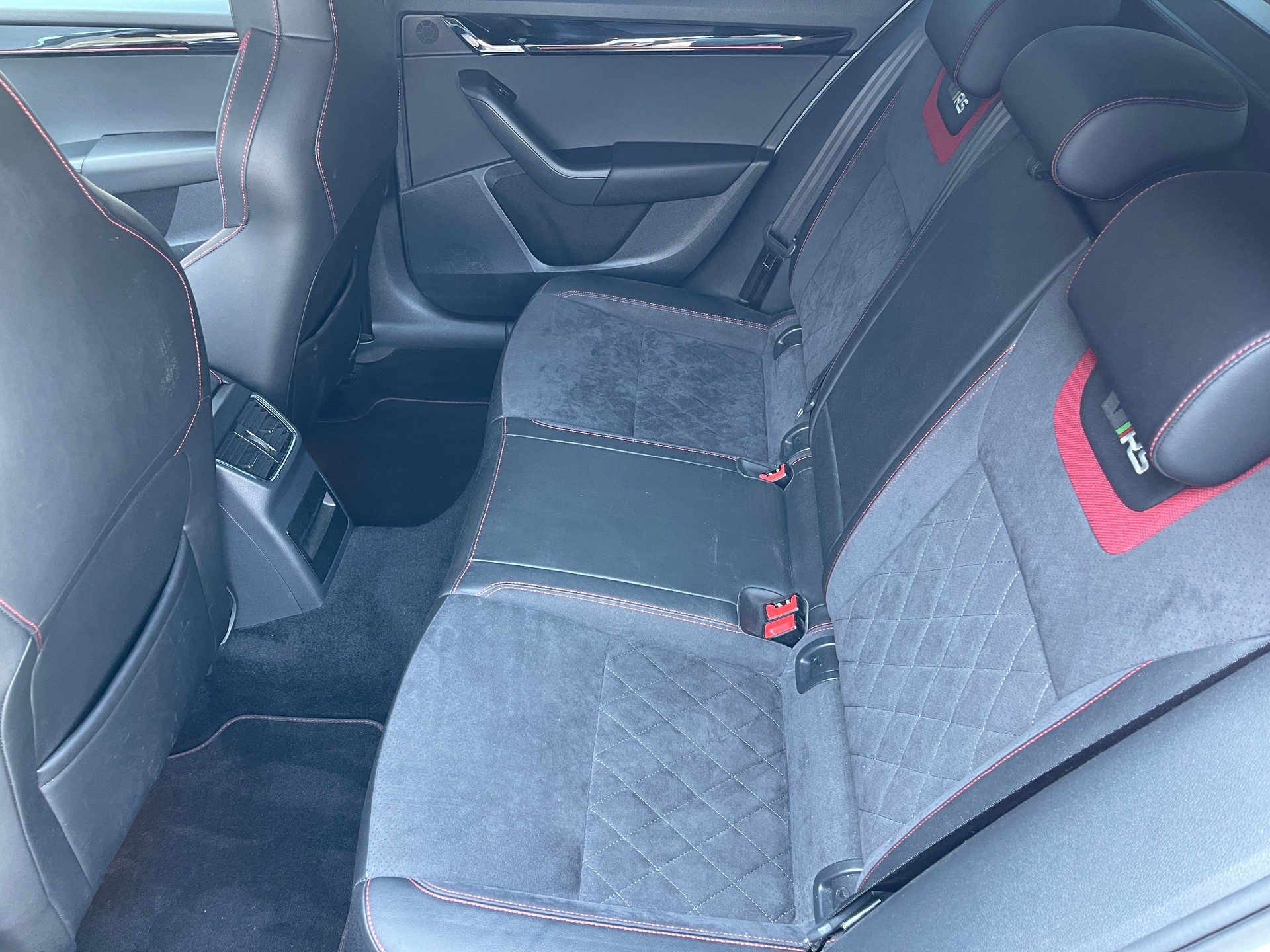 SKODA Octavia Combi 2.0 TSI RS 245 DSG-image-11