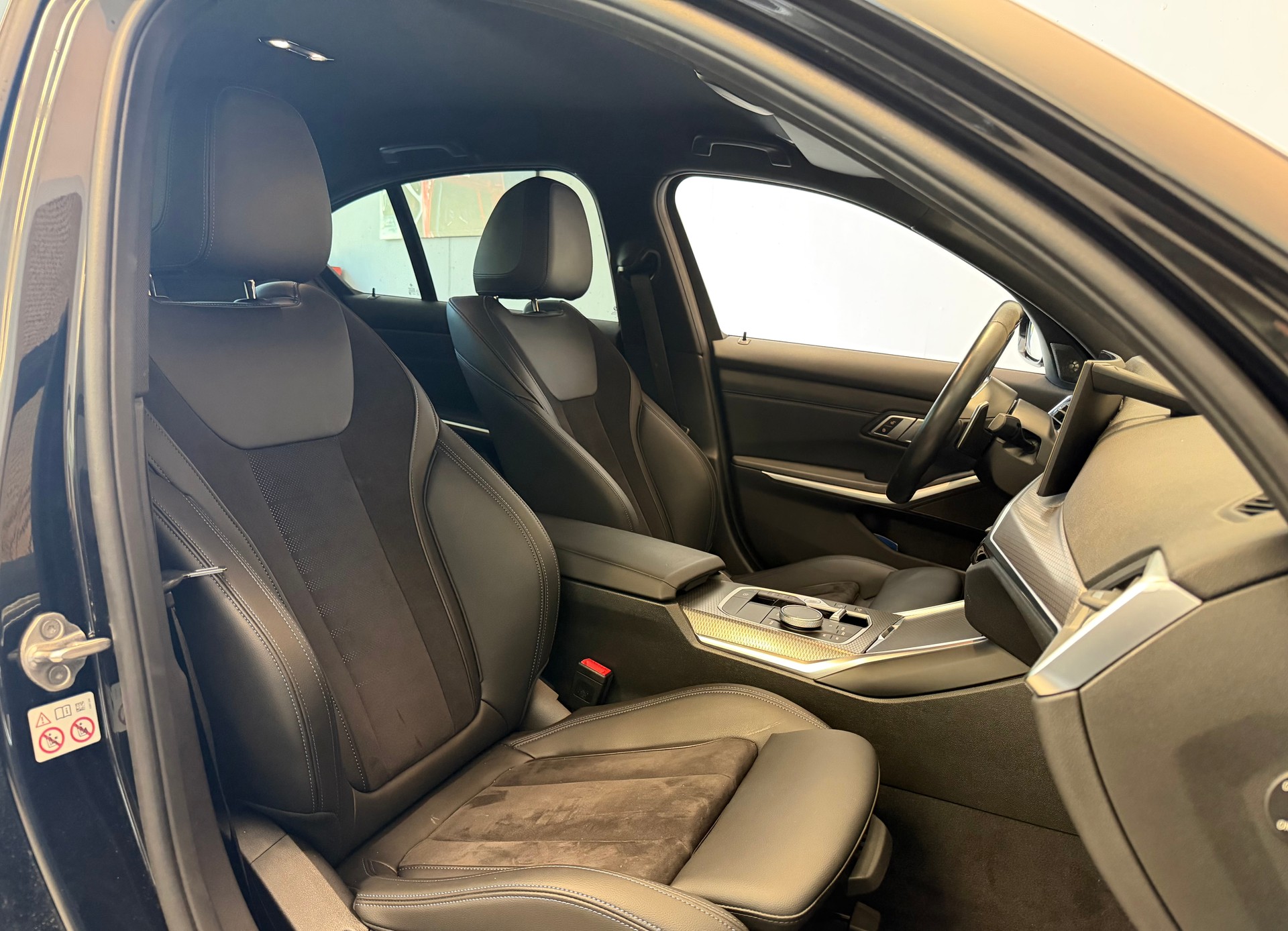 BMW 330d xDrive 48V Steptronic M Sport-image-15
