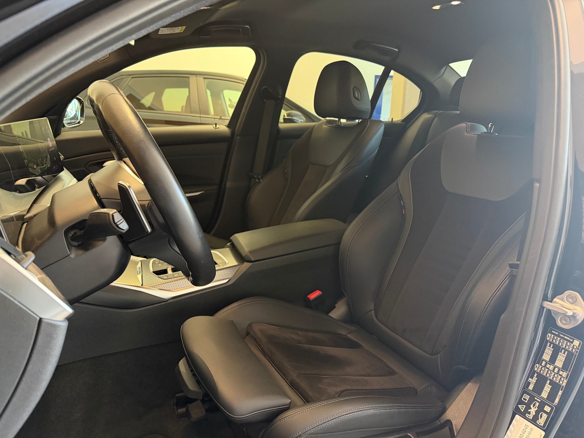 BMW 330d xDrive 48V Steptronic M Sport-image-12
