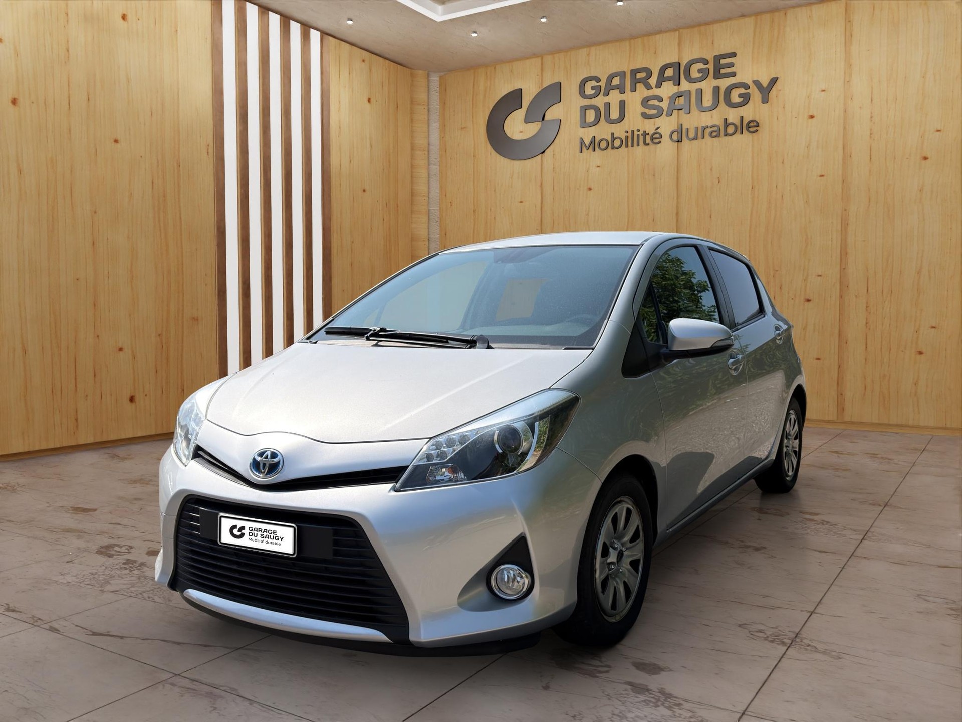 TOYOTA Yaris 1.5 VVT-i HSD Sol Premium
