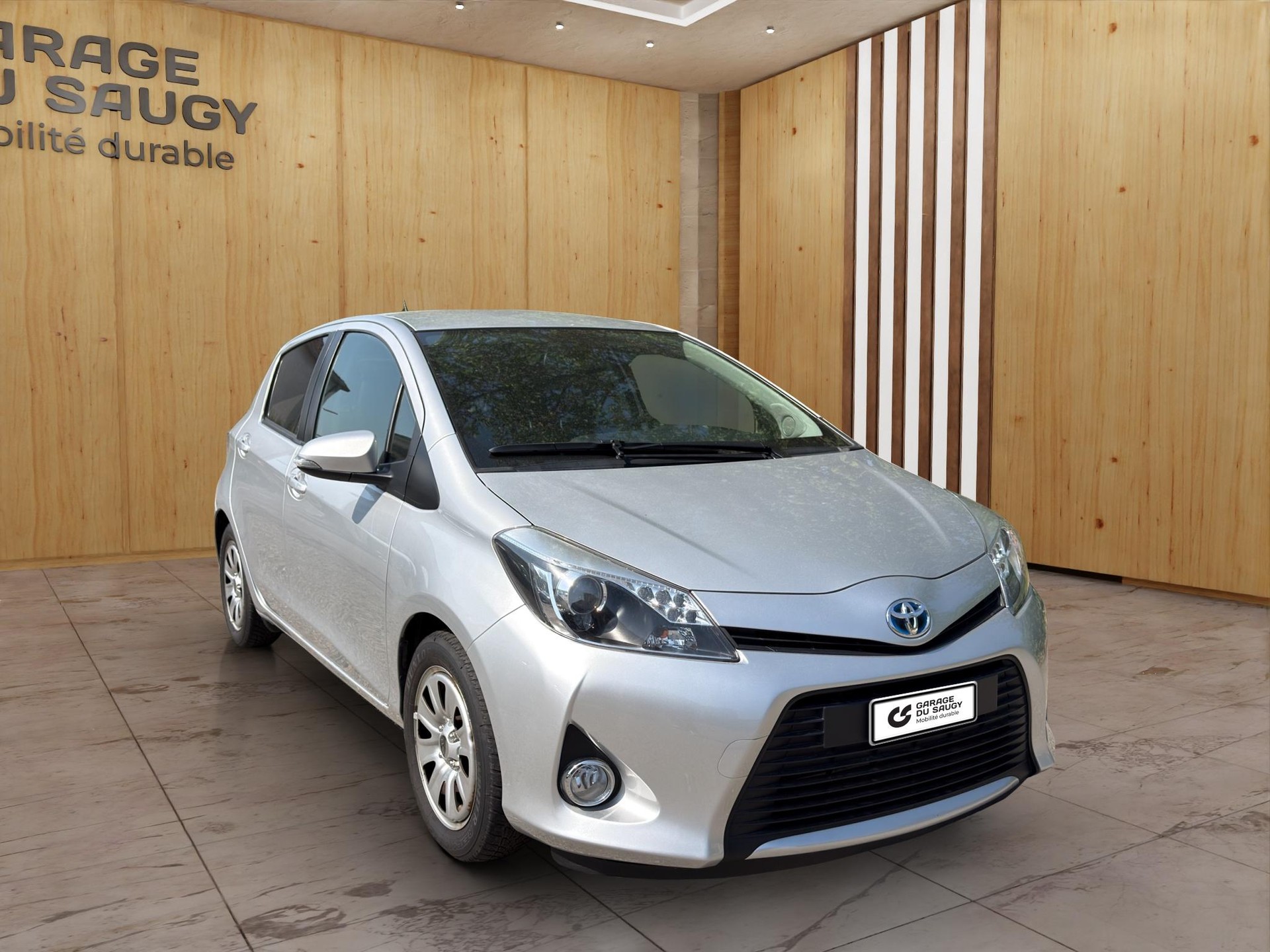 TOYOTA Yaris 1.5 VVT-i HSD Sol Premium-image-6
