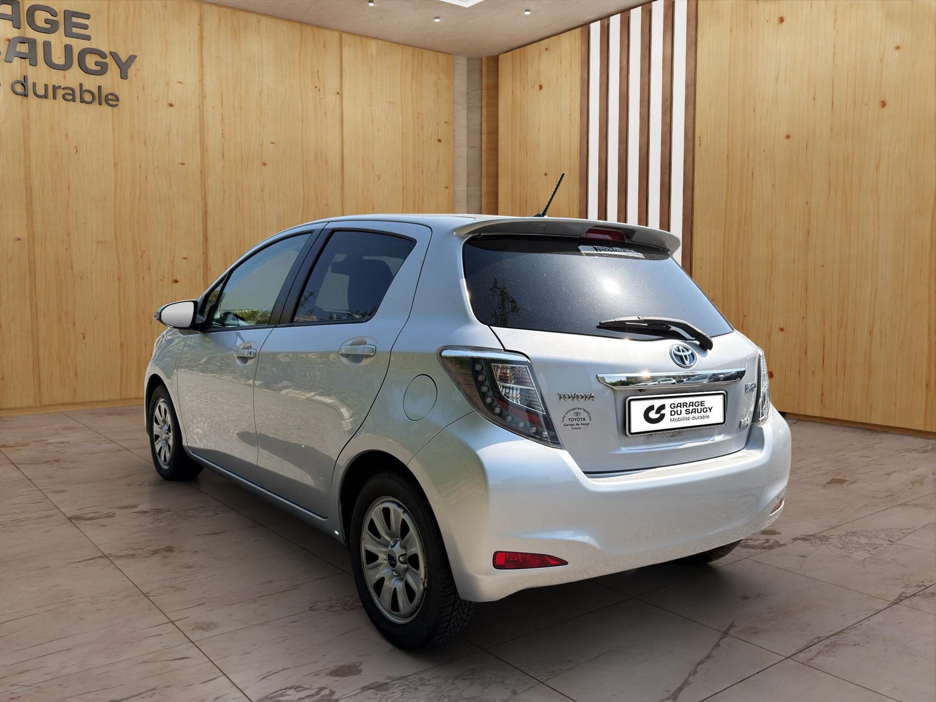 TOYOTA Yaris 1.5 VVT-i HSD Sol Premium-showroom-element-3