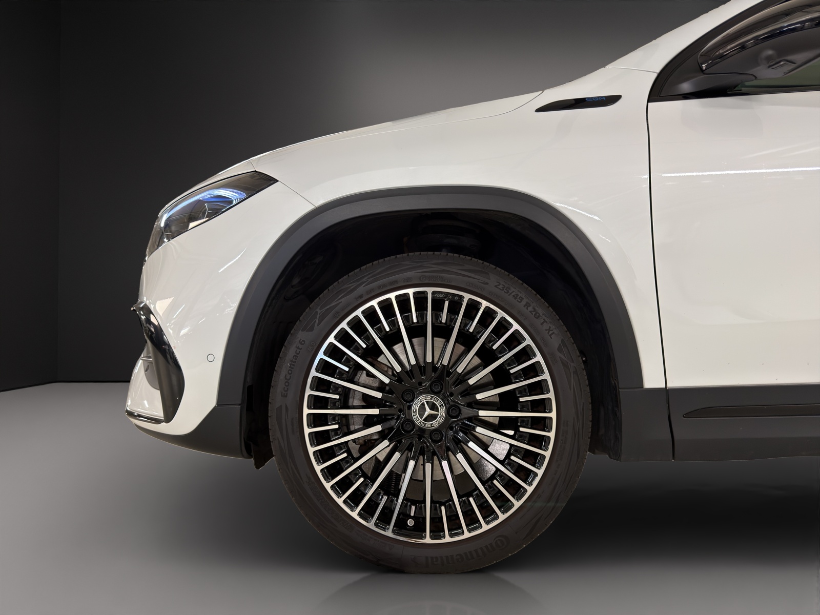 MERCEDES-BENZ EQA 300 AMG Line 4Matic-image-8