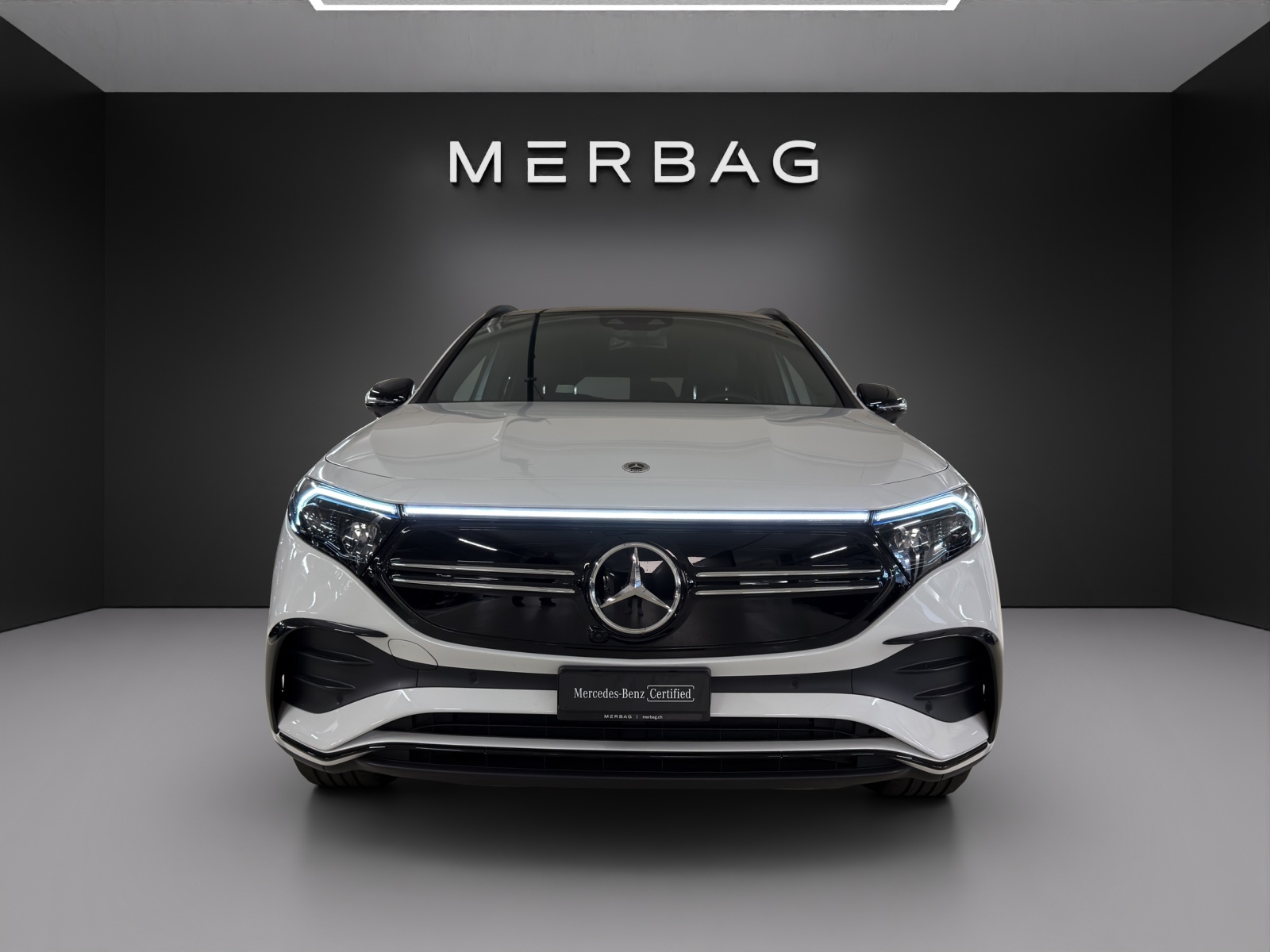 MERCEDES-BENZ EQA 300 AMG Line 4Matic-image-1