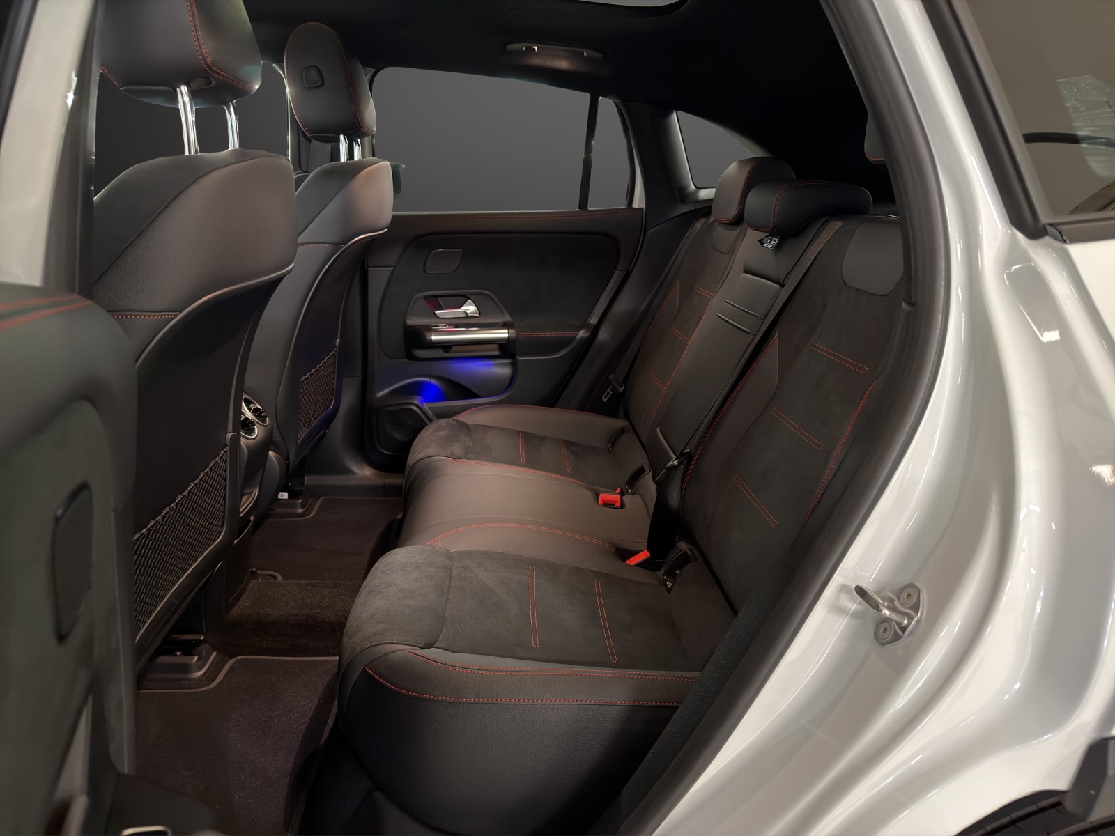 MERCEDES-BENZ EQA 300 AMG Line 4Matic-image-12