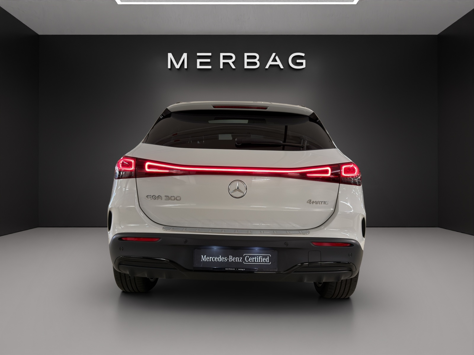 MERCEDES-BENZ EQA 300 AMG Line 4Matic-image-6