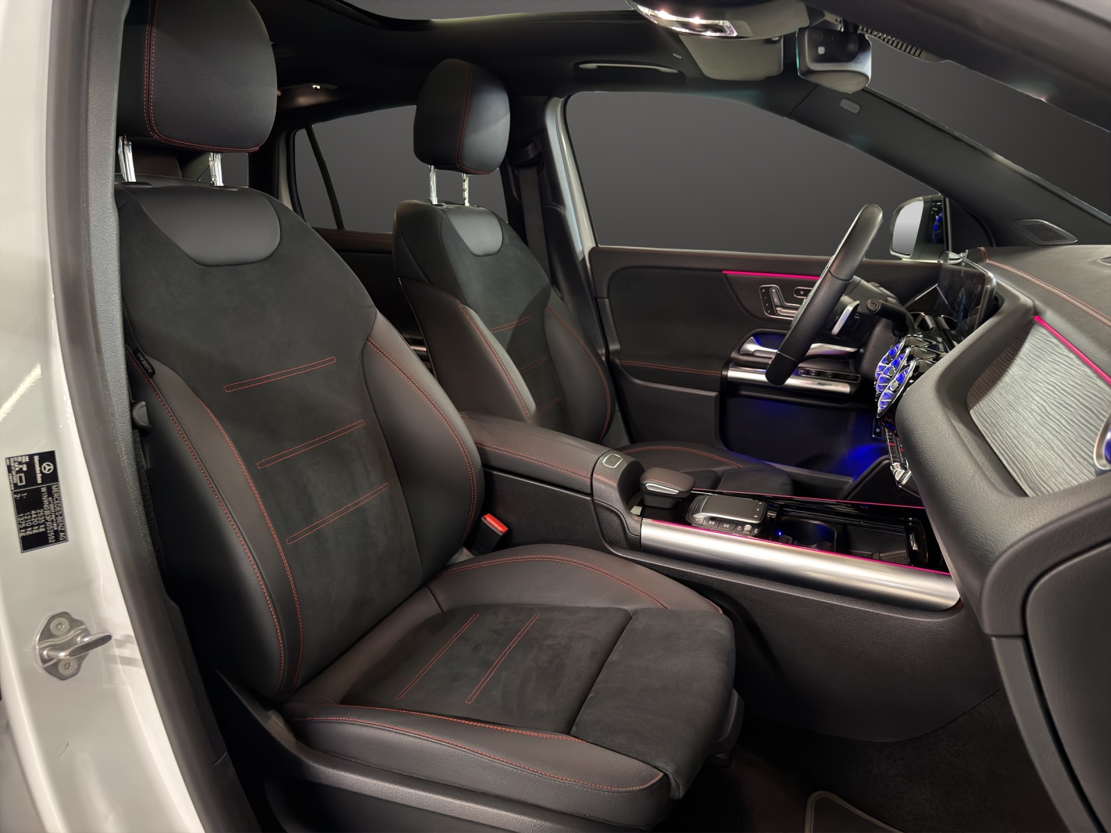 MERCEDES-BENZ EQA 300 AMG Line 4Matic-image-11