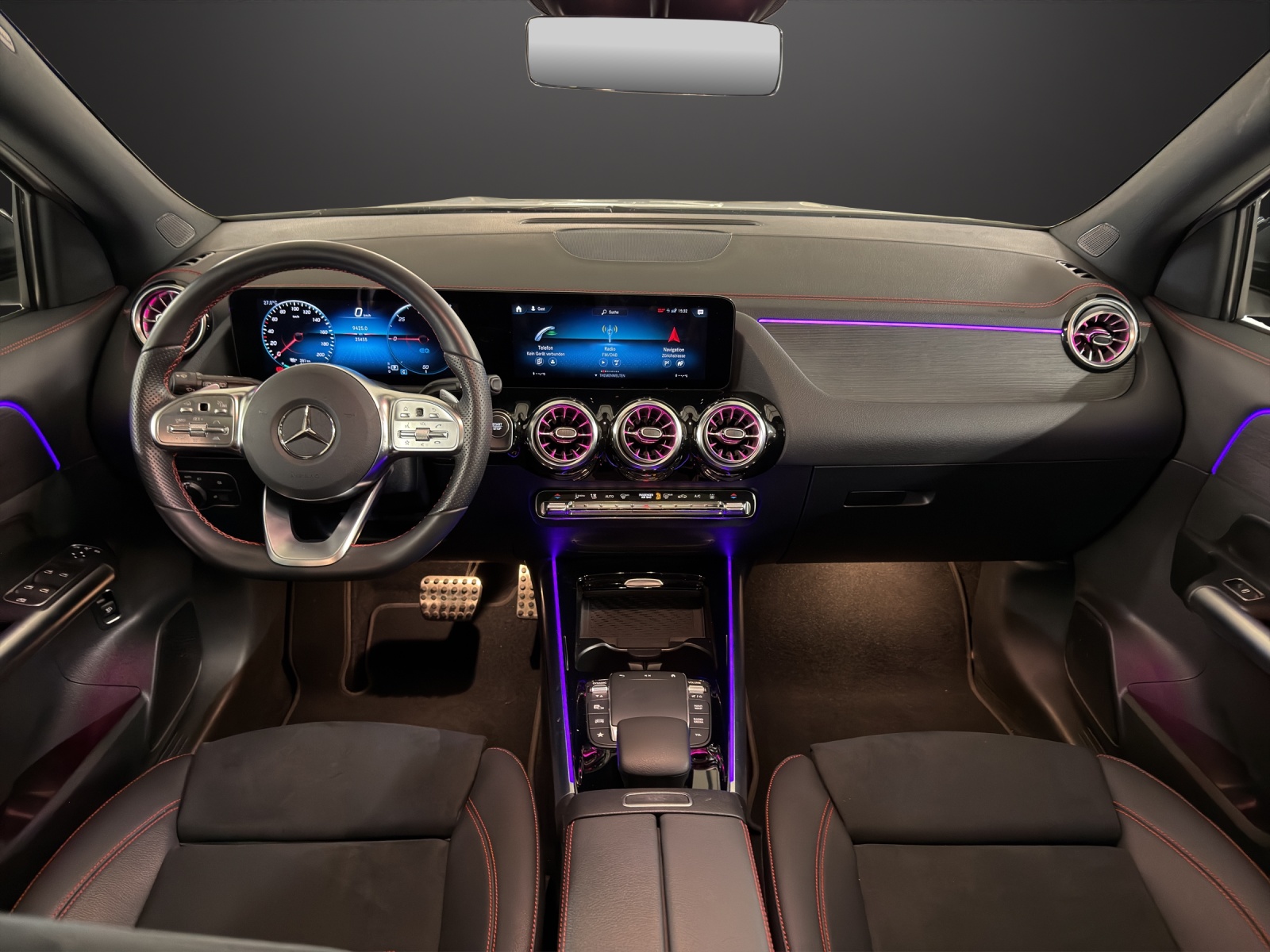 MERCEDES-BENZ EQA 300 AMG Line 4Matic-image-9