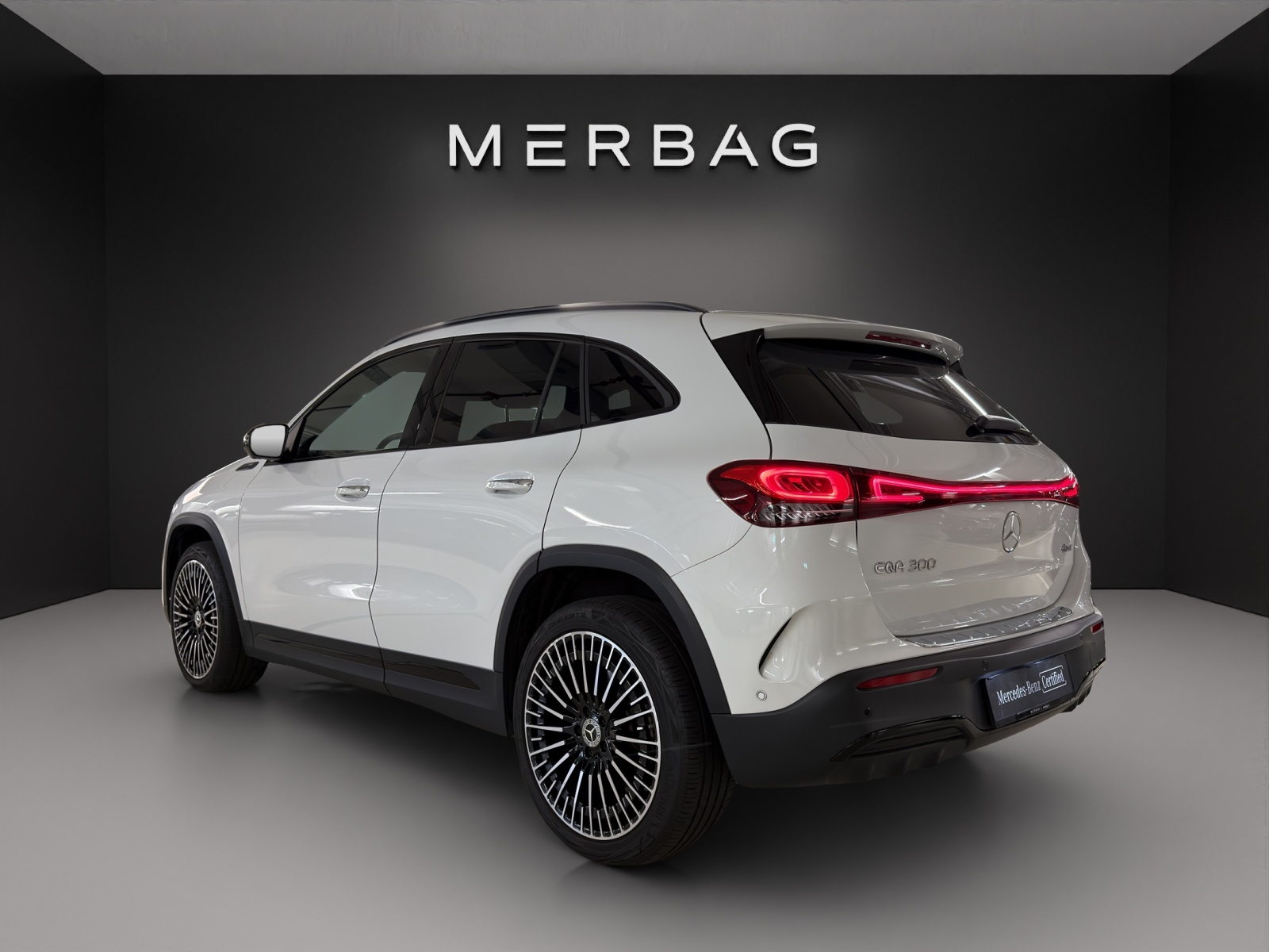 MERCEDES-BENZ EQA 300 AMG Line 4Matic-image-5