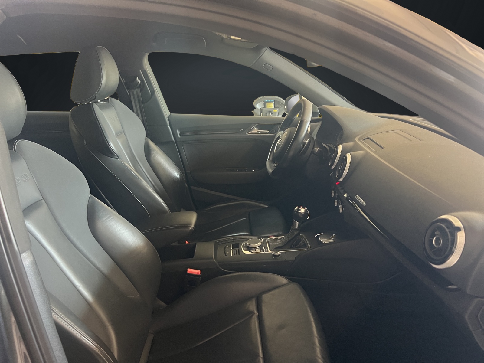 AUDI RS3 2.5 TSI quattro S-tronic-image-11