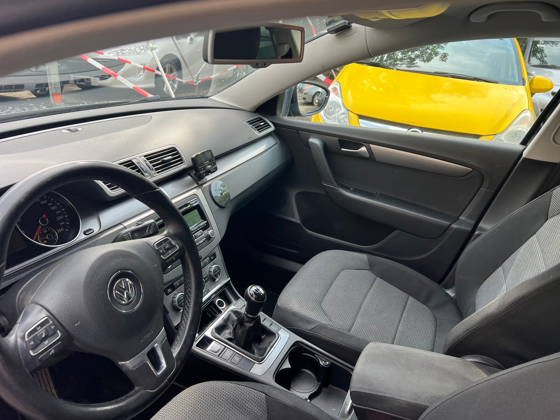 VW Passat Variant 2.0 TDI BMT R-Line Design-image-8