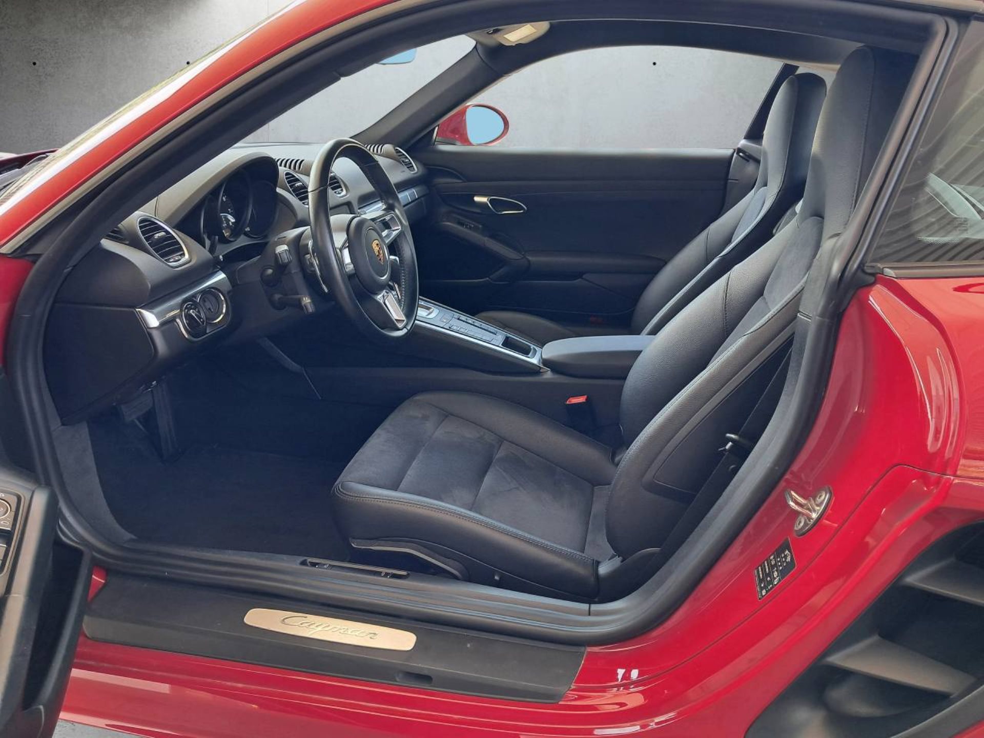 PORSCHE 718 Cayman-showroom-element-3
