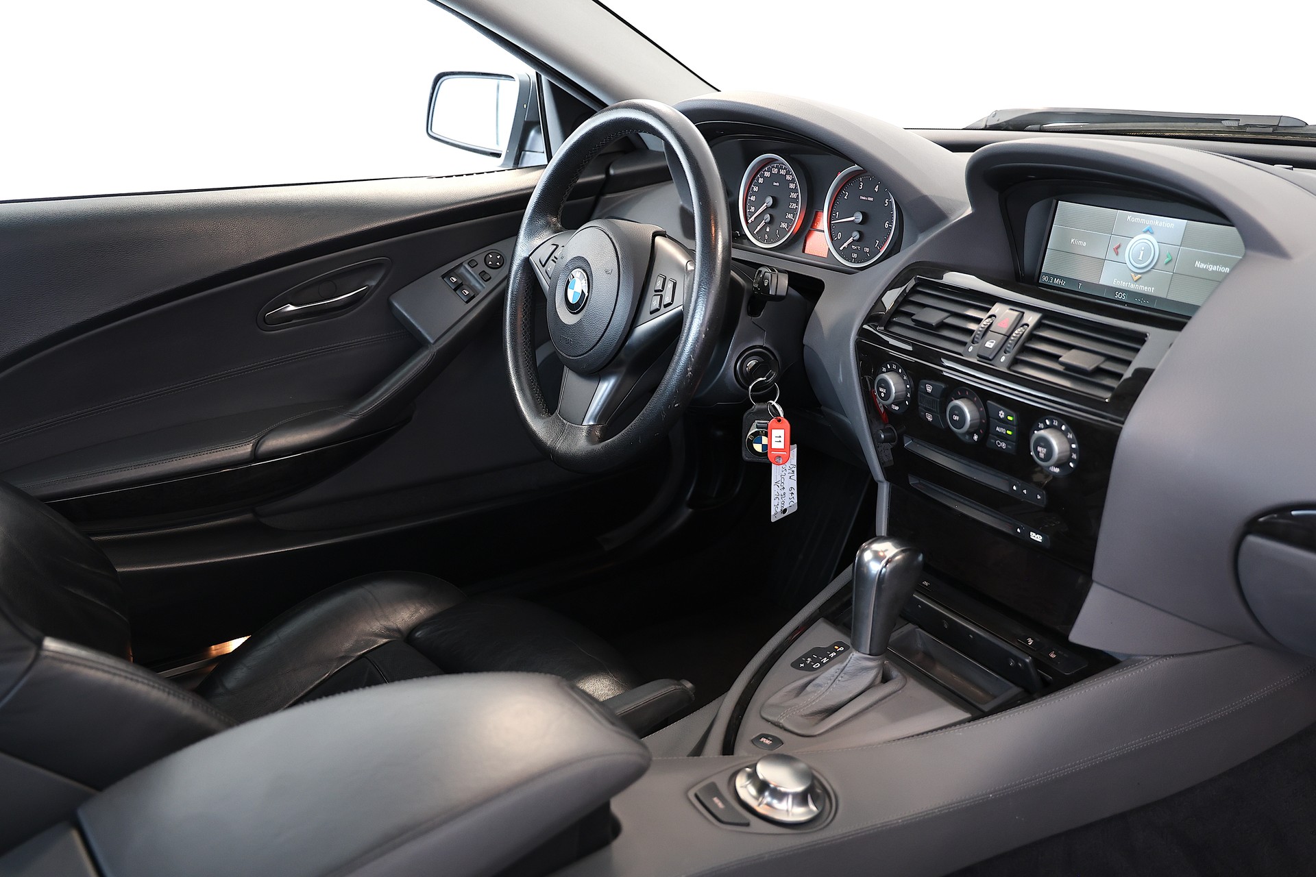 BMW 645Ci V8 Coupé-image-11