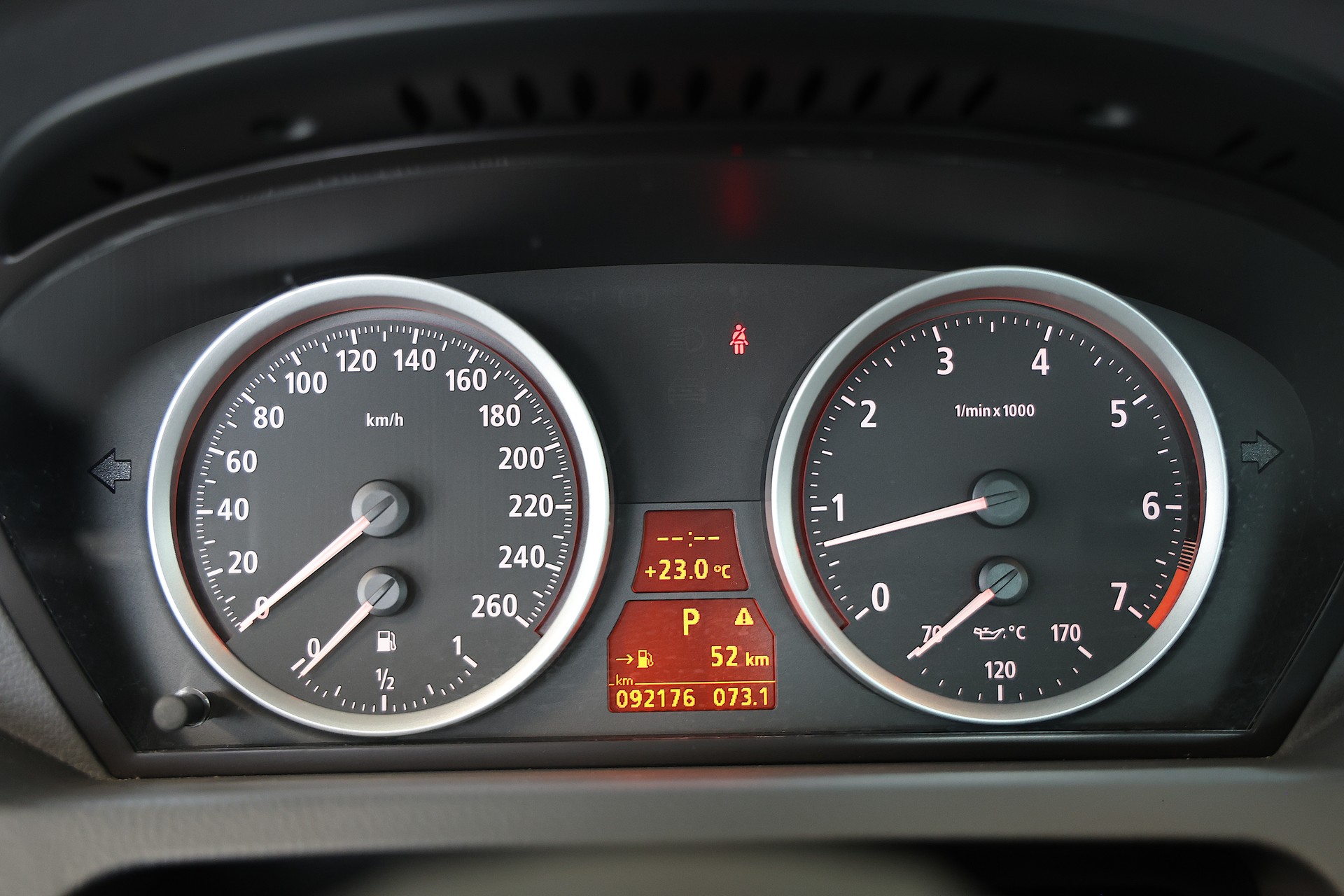 BMW 645Ci V8 Coupé-image-15