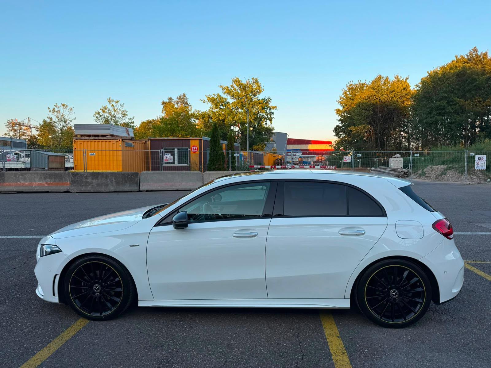 MERCEDES-BENZ A 180 d Edition-image-1