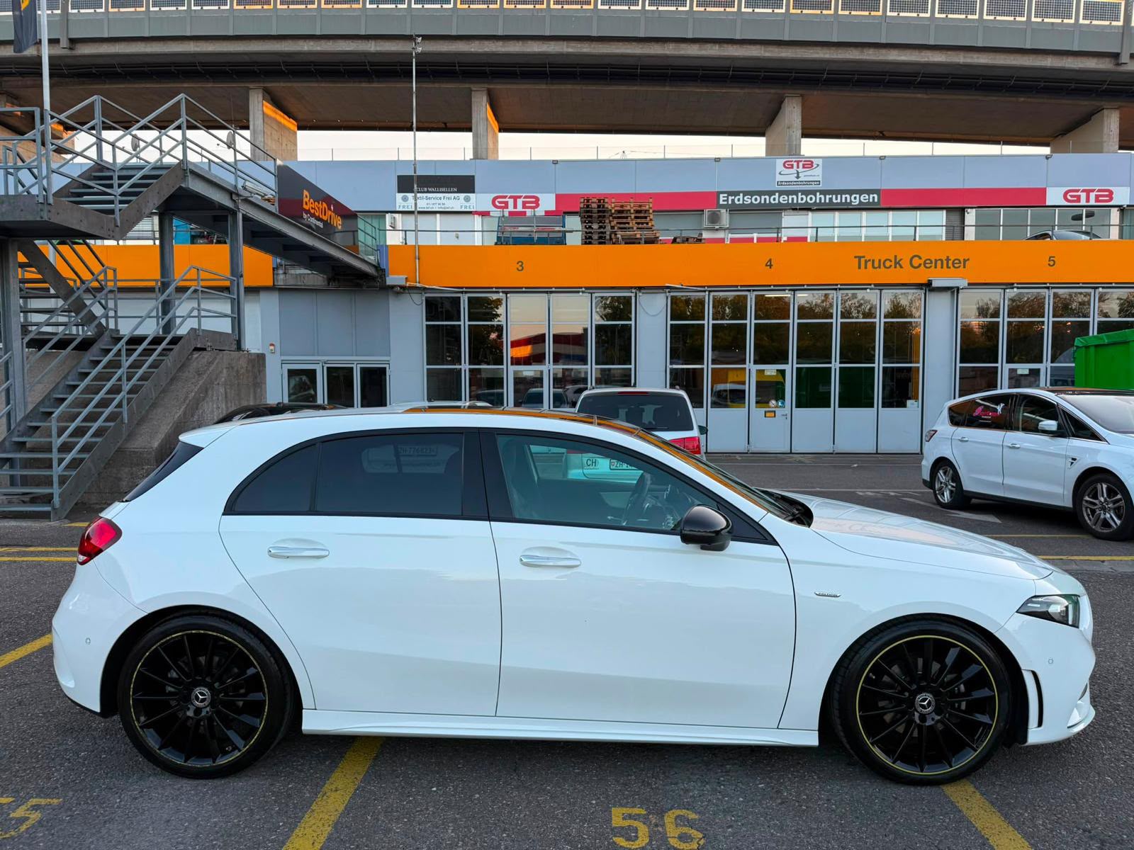 MERCEDES-BENZ A 180 d Edition-image-3