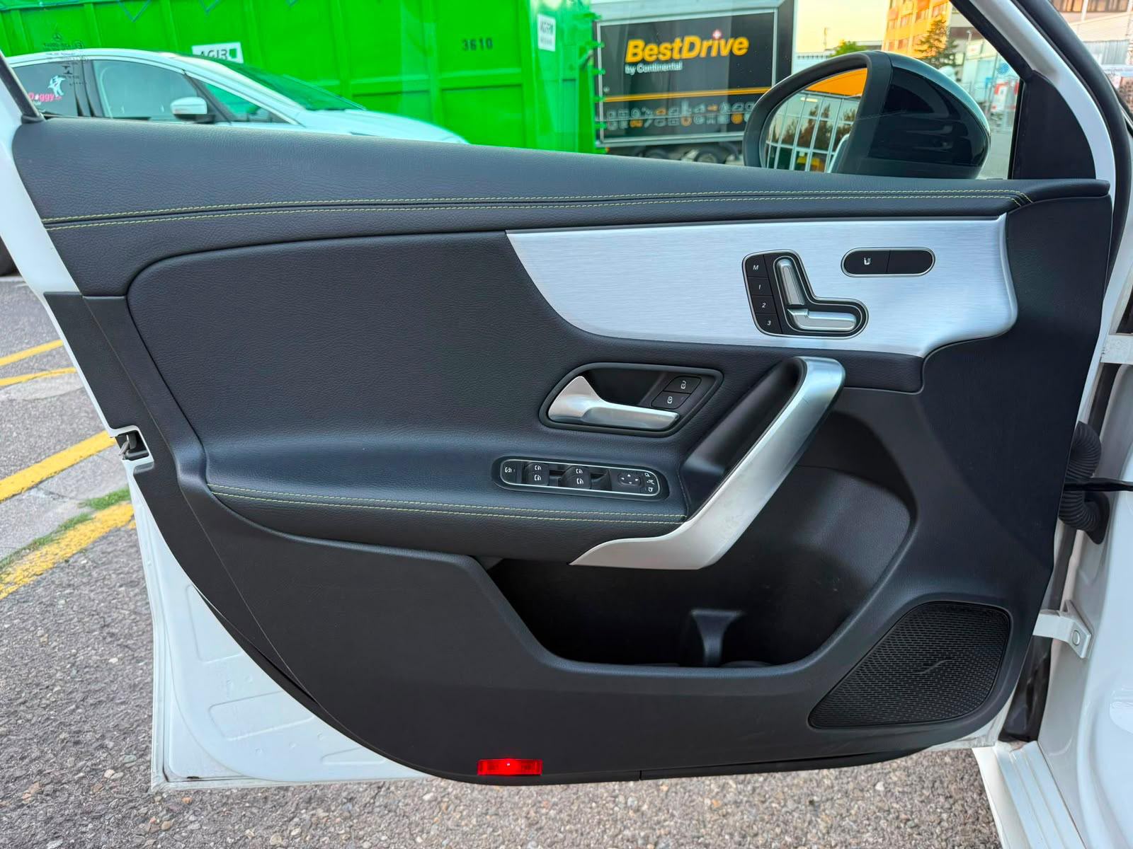 MERCEDES-BENZ A 180 d Edition-image-6