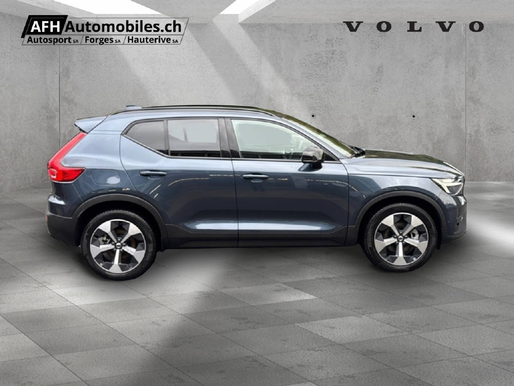 VOLVO XC40 2.0 B3 MH Plus Dark-showroom-element-3
