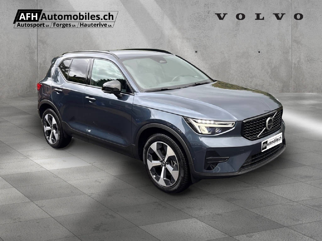 VOLVO XC40 2.0 B3 MH Plus Dark-showroom-element-1