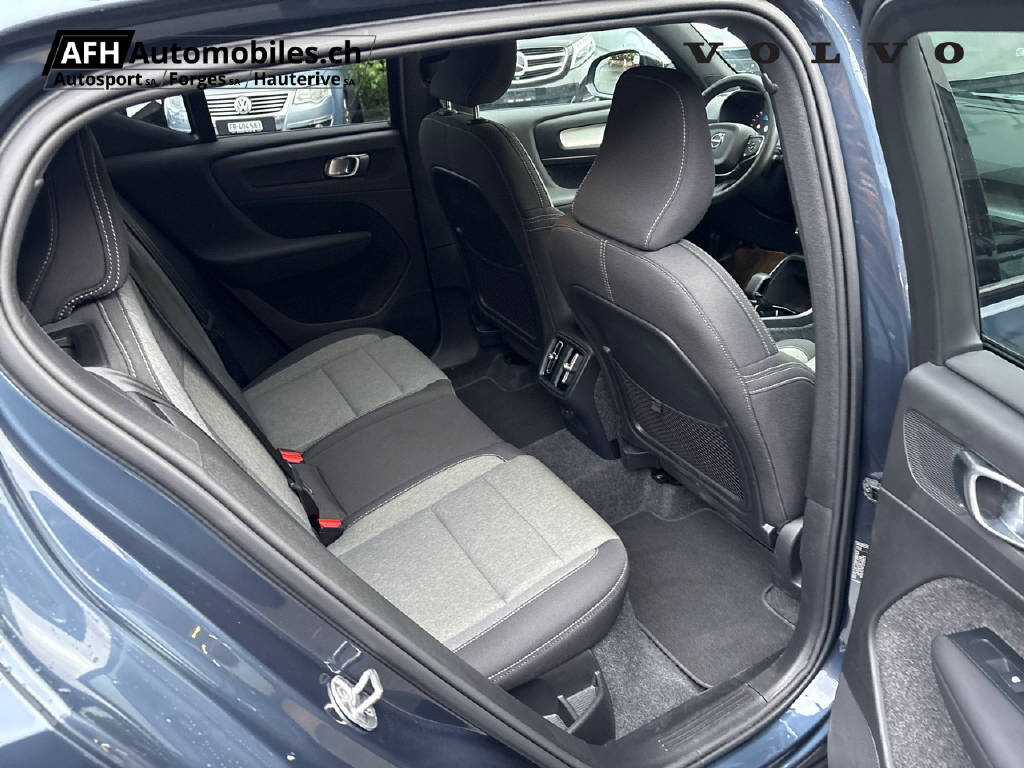 VOLVO XC40 2.0 B3 MH Plus Dark-image-13