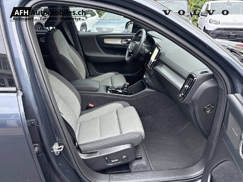 VOLVO XC40 2.0 B3 MH Plus Dark-image-11