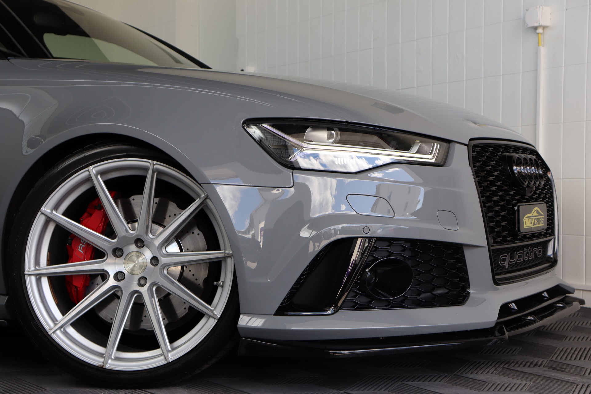 AUDI RS6 Avant 4.0 TFSI V8 QUATTRO TIPTRONIC ** MILLTEK AUSPUFF ** TIEFERGELEGT ** 8-FACH FELGEN ** CH-FAHRZEUG **-showroom-element-3