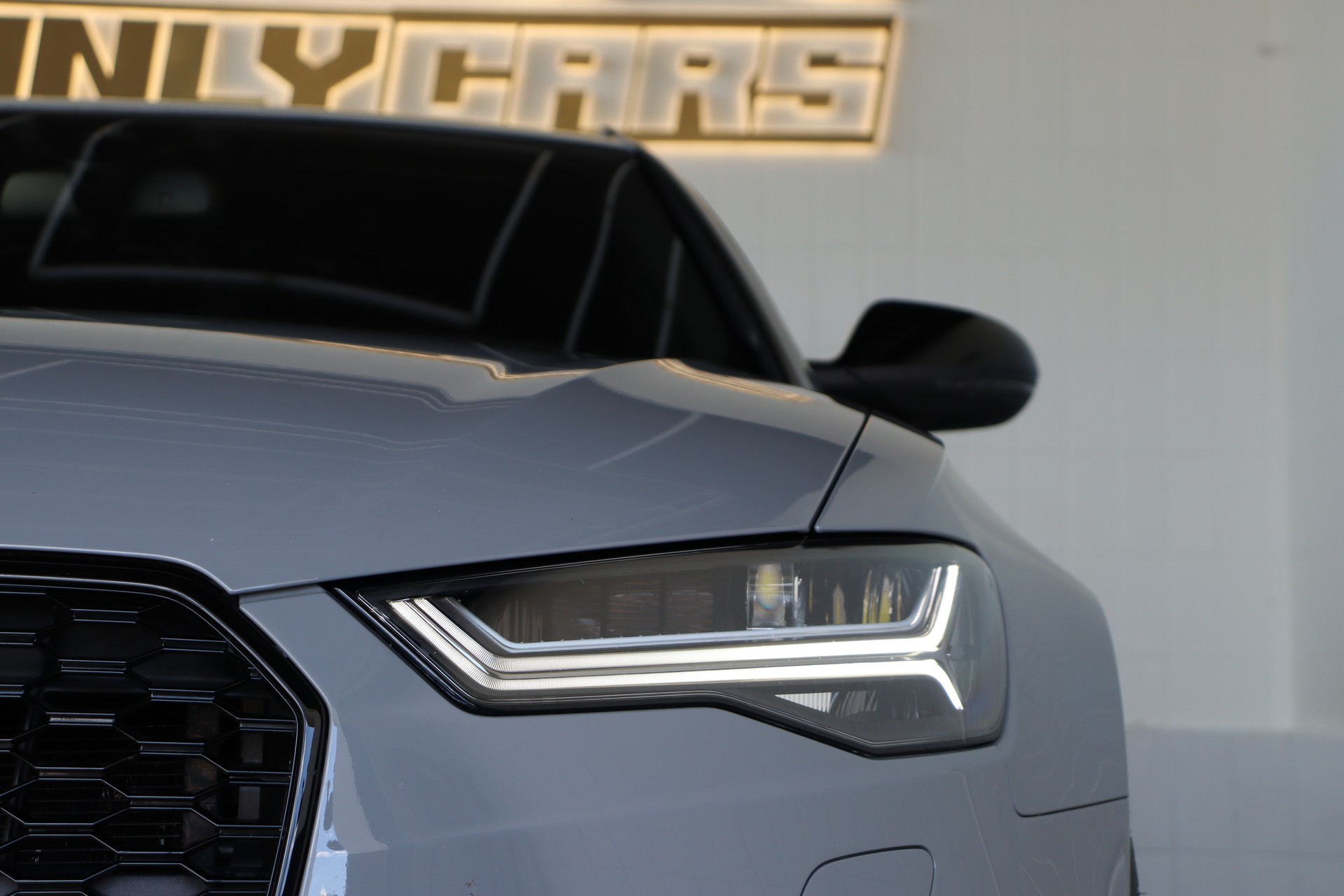 AUDI RS6 Avant 4.0 TFSI V8 QUATTRO TIPTRONIC ** MILLTEK AUSPUFF ** TIEFERGELEGT ** 8-FACH FELGEN ** CH-FAHRZEUG **-image-4