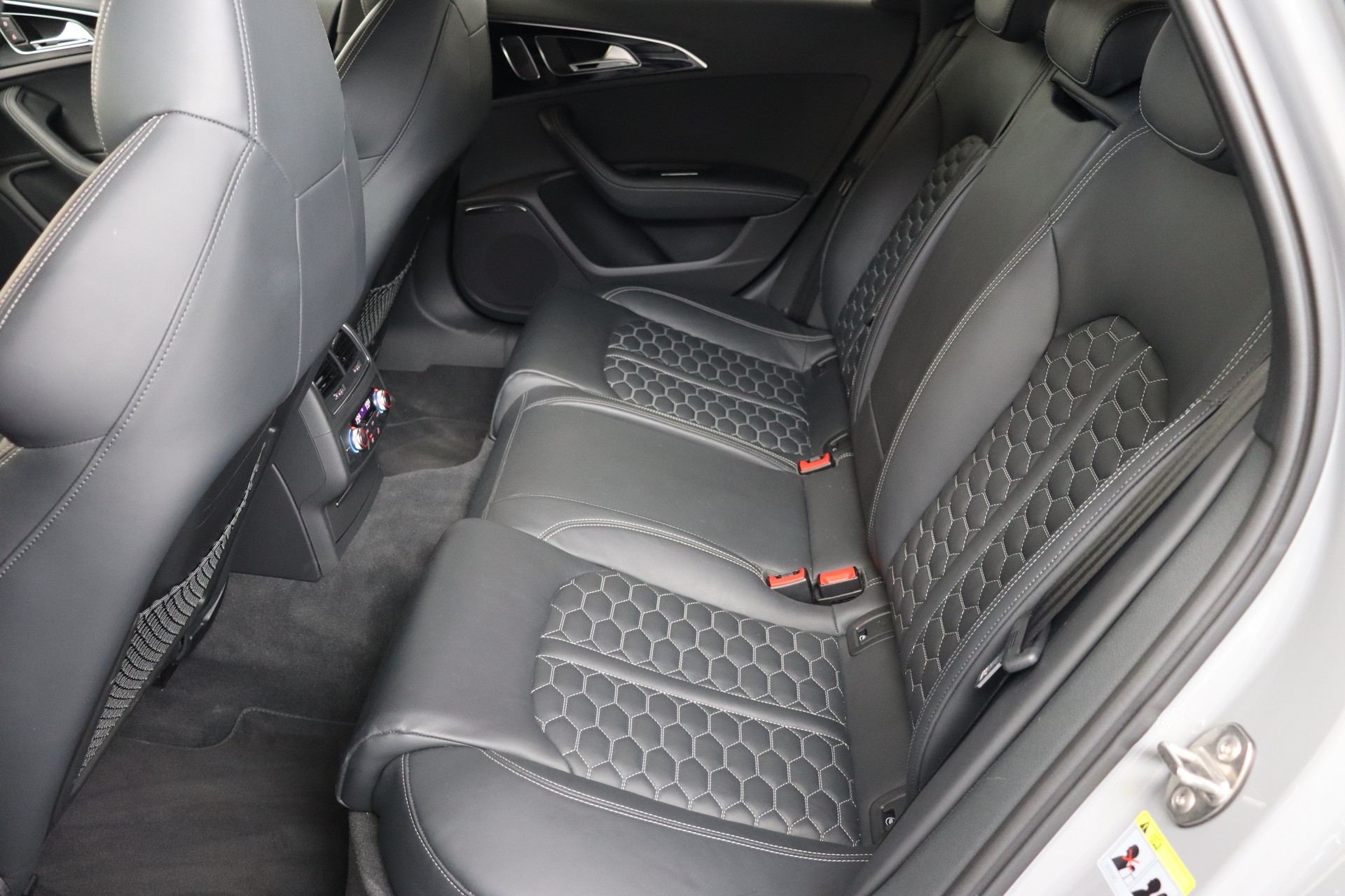 AUDI RS6 Avant 4.0 TFSI V8 QUATTRO TIPTRONIC ** MILLTEK AUSPUFF ** TIEFERGELEGT ** 8-FACH FELGEN ** CH-FAHRZEUG **-image-18