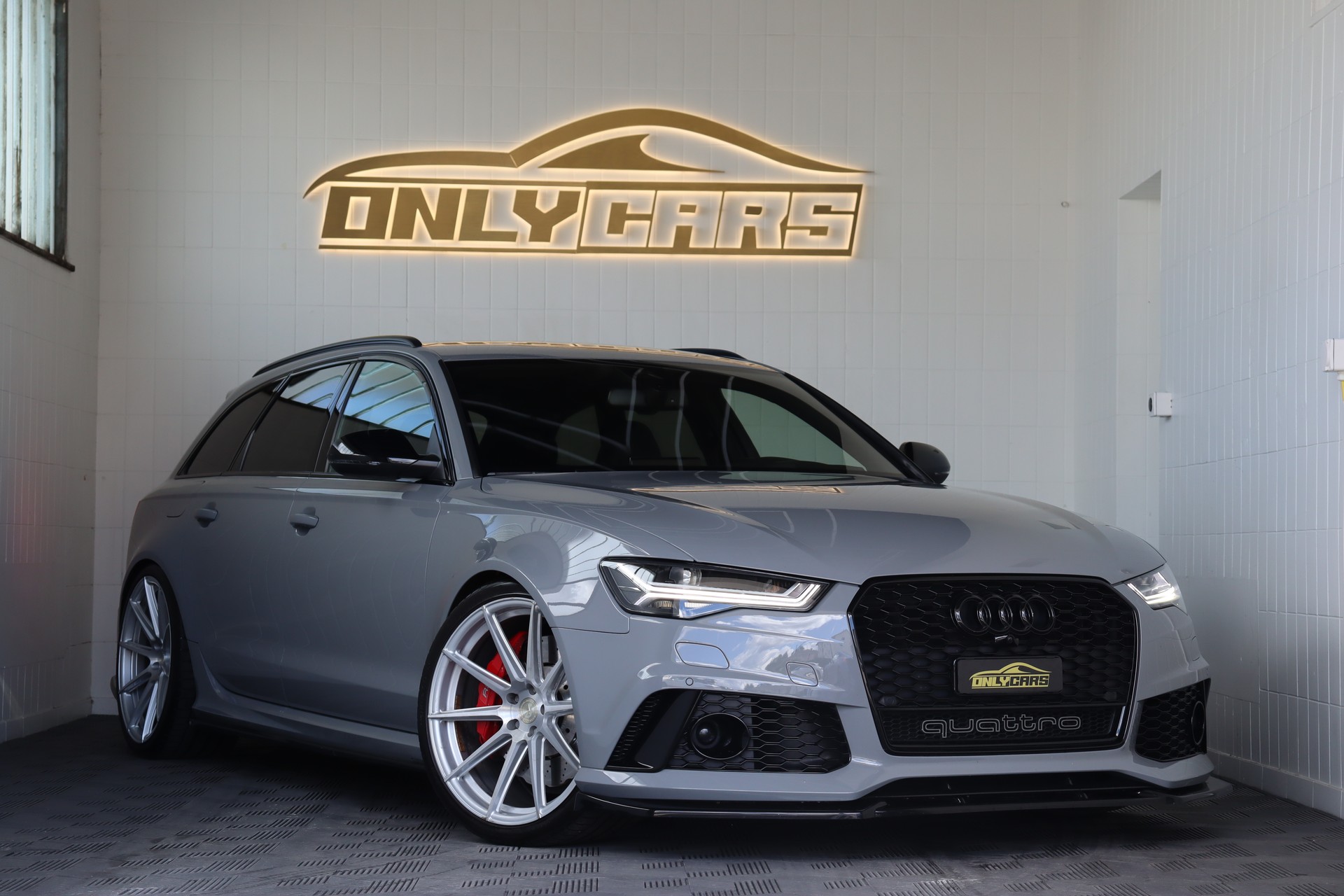 AUDI RS6 Avant 4.0 TFSI V8 QUATTRO TIPTRONIC ** MILLTEK AUSPUFF ** TIEFERGELEGT ** 8-FACH FELGEN ** CH-FAHRZEUG **