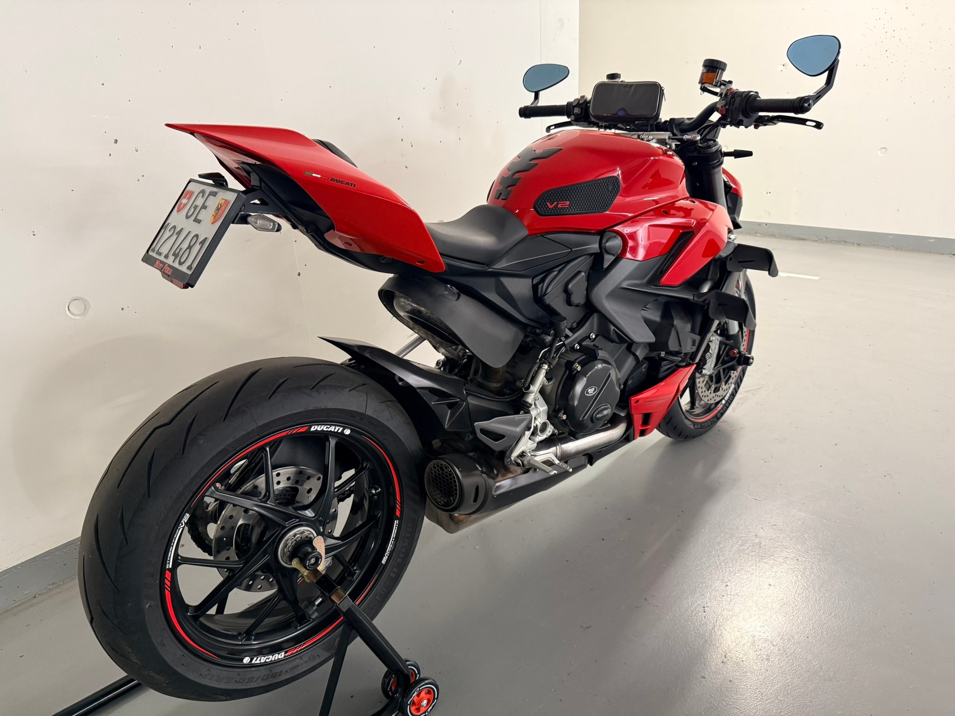 DUCATI Streetfighter V2-image-1