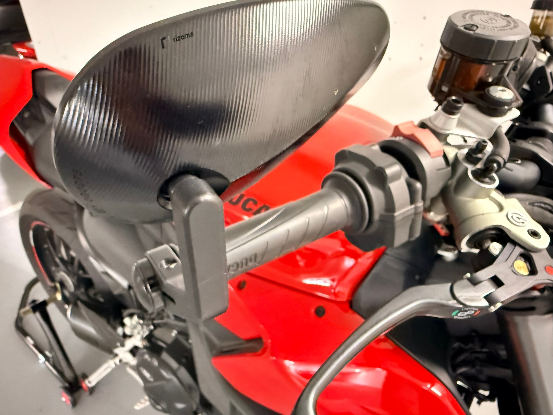 DUCATI Streetfighter V2-image-4