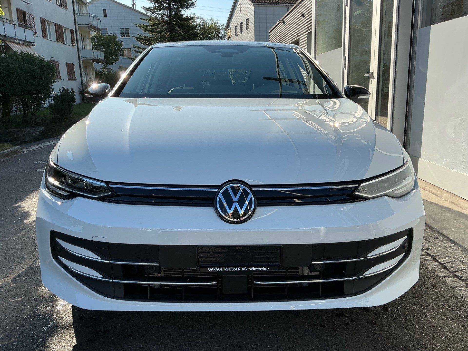 VW Golf 1.5 TSI eHYBRID 204 PS *** ELEKTRISCHE REICHWEITE 140KM ***-showroom-element-1