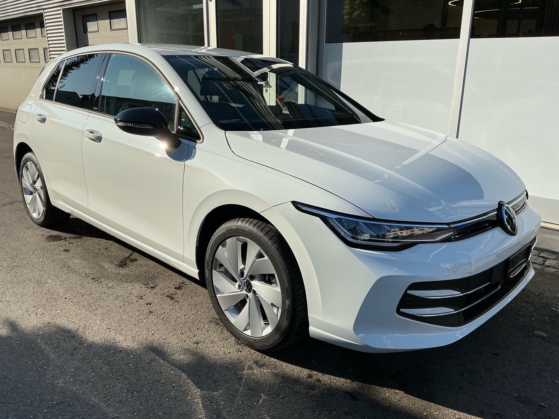 VW Golf 1.5 TSI eHYBRID 204 PS *** ELEKTRISCHE REICHWEITE 140KM ***-showroom-element-2