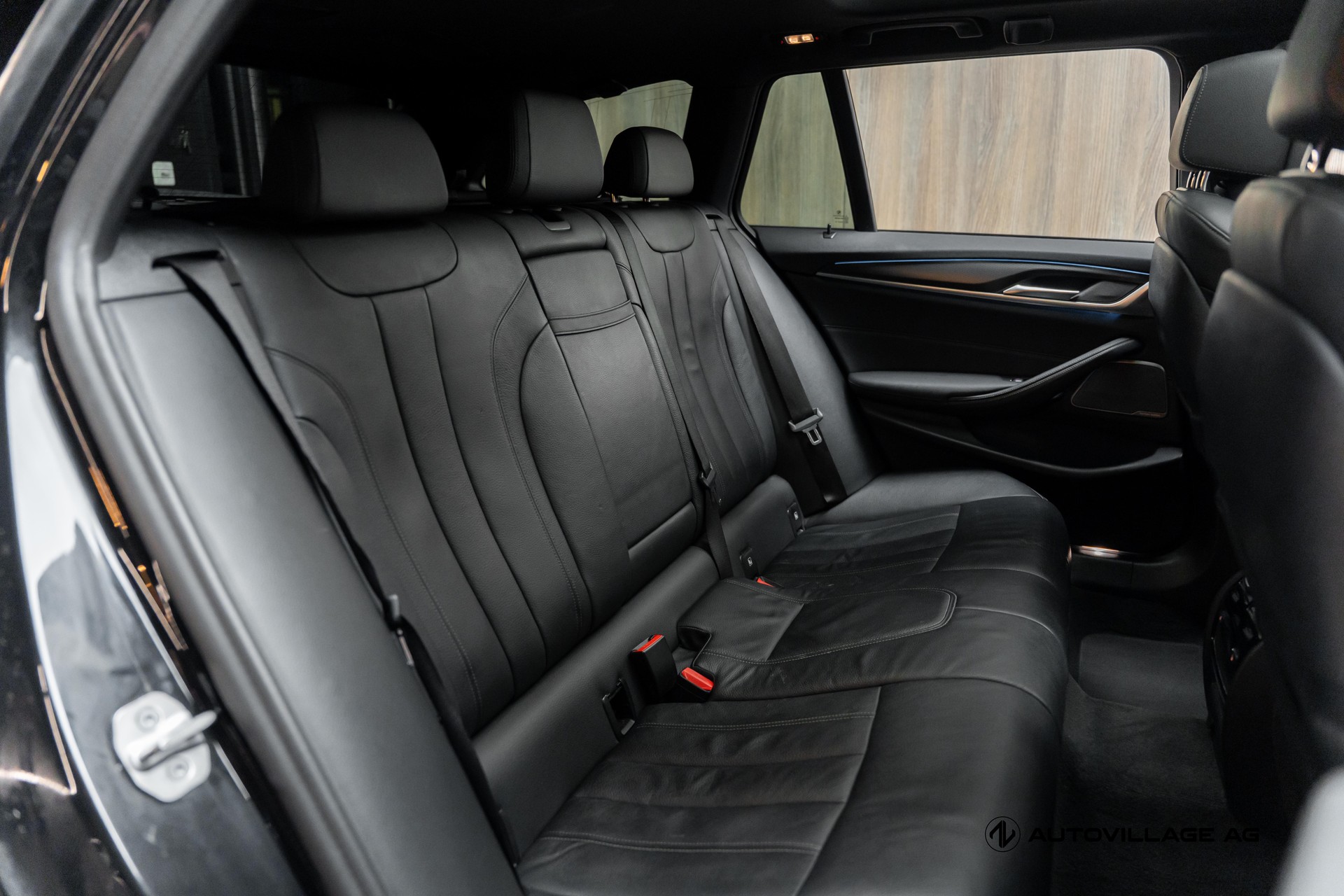 BMW 530e xDrive Touring Pure M Sport Steptronic-image-11