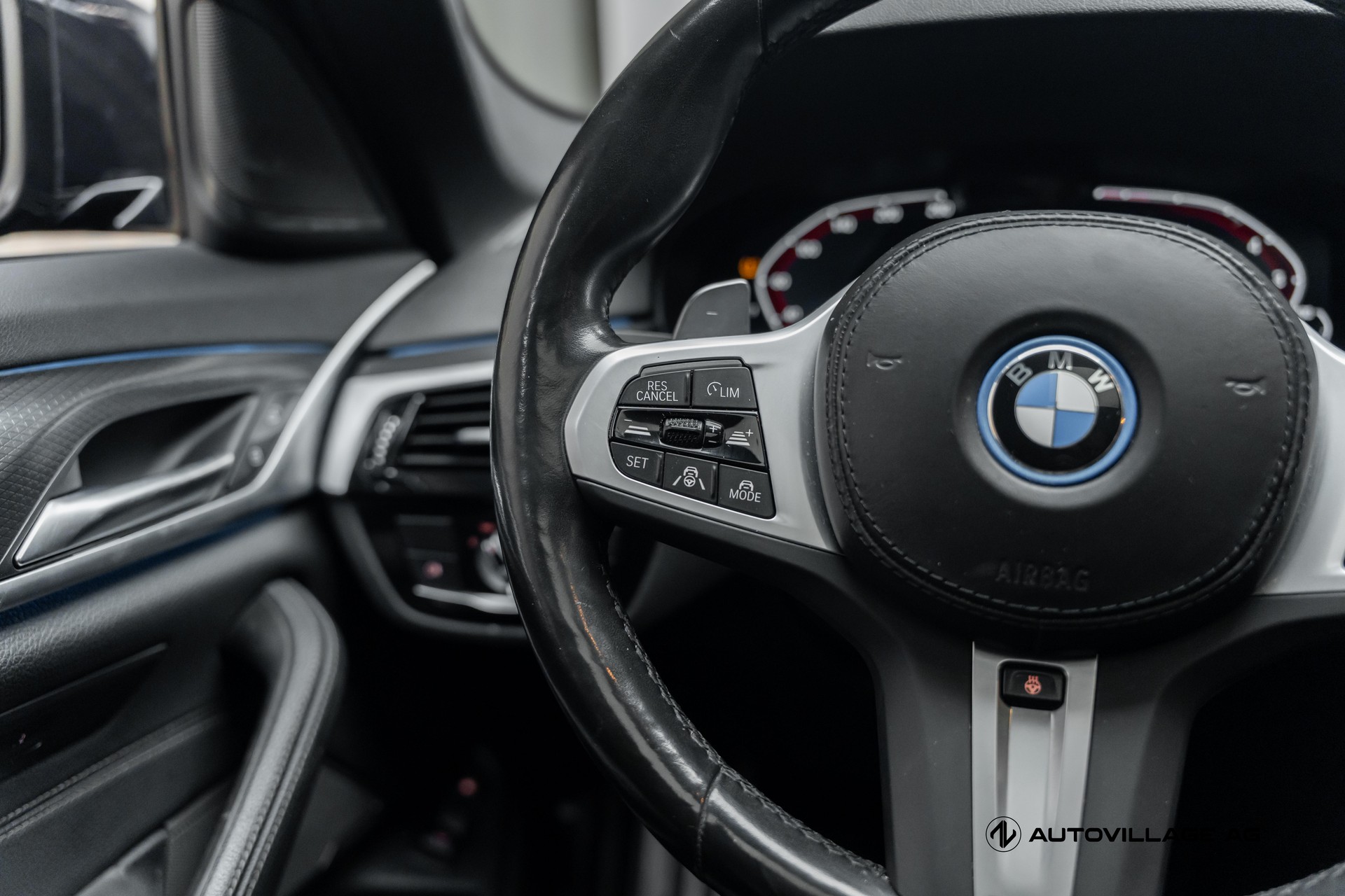 BMW 530e xDrive Touring Pure M Sport Steptronic-image-21