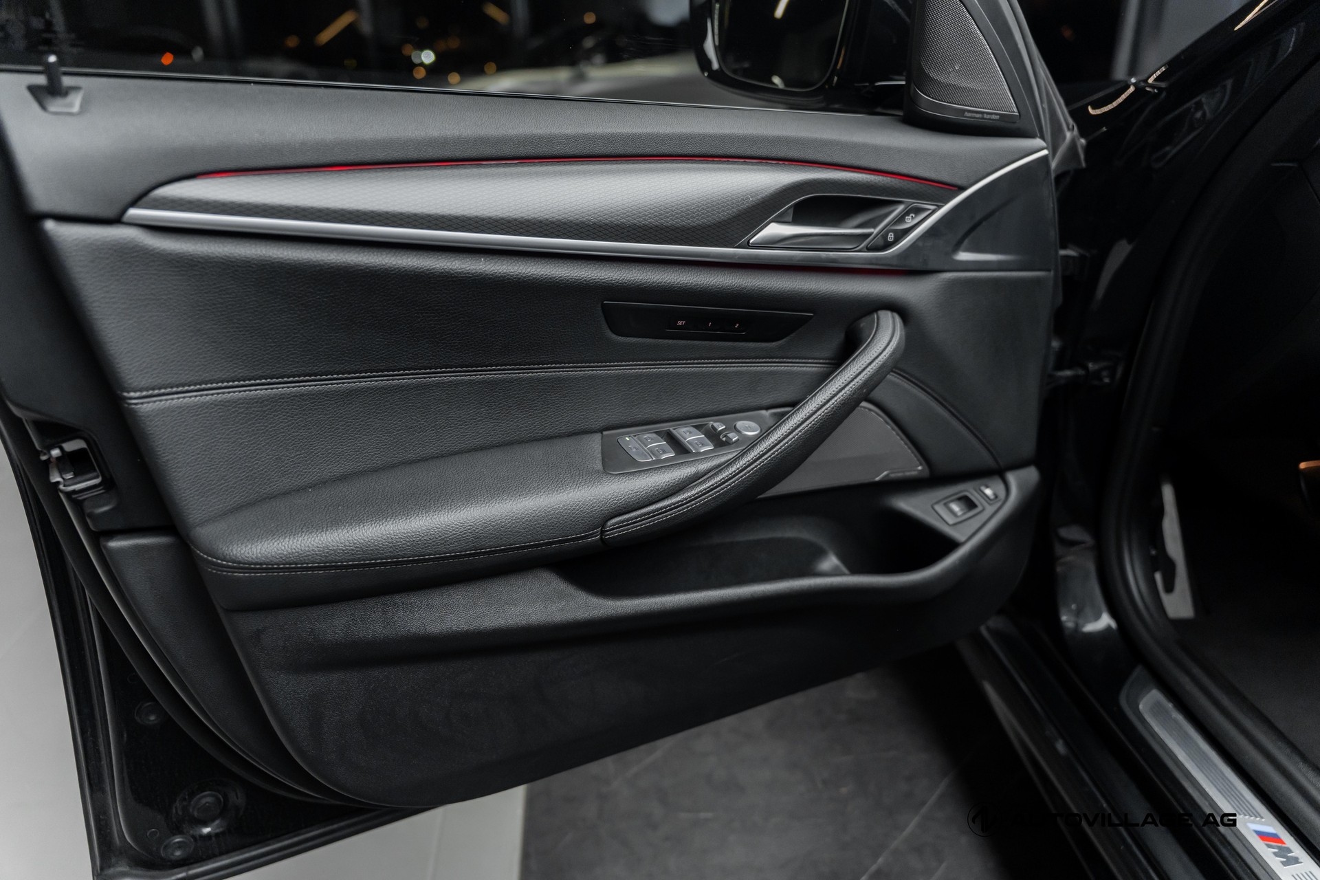 BMW 530e xDrive Touring Pure M Sport Steptronic-image-23
