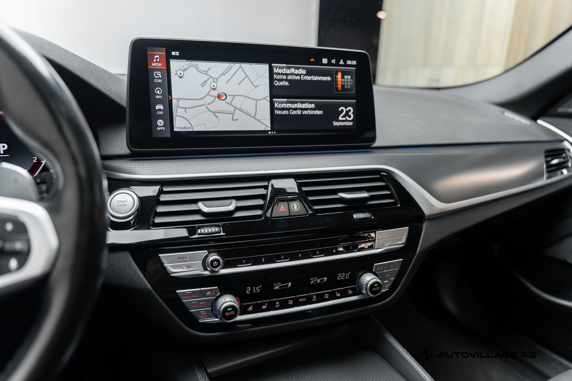 BMW 530e xDrive Touring Pure M Sport Steptronic-image-12