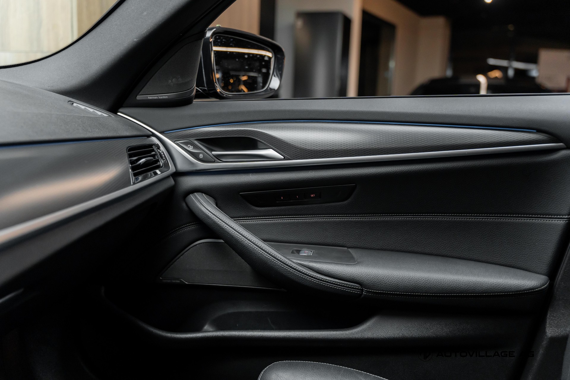 BMW 530e xDrive Touring Pure M Sport Steptronic-image-17