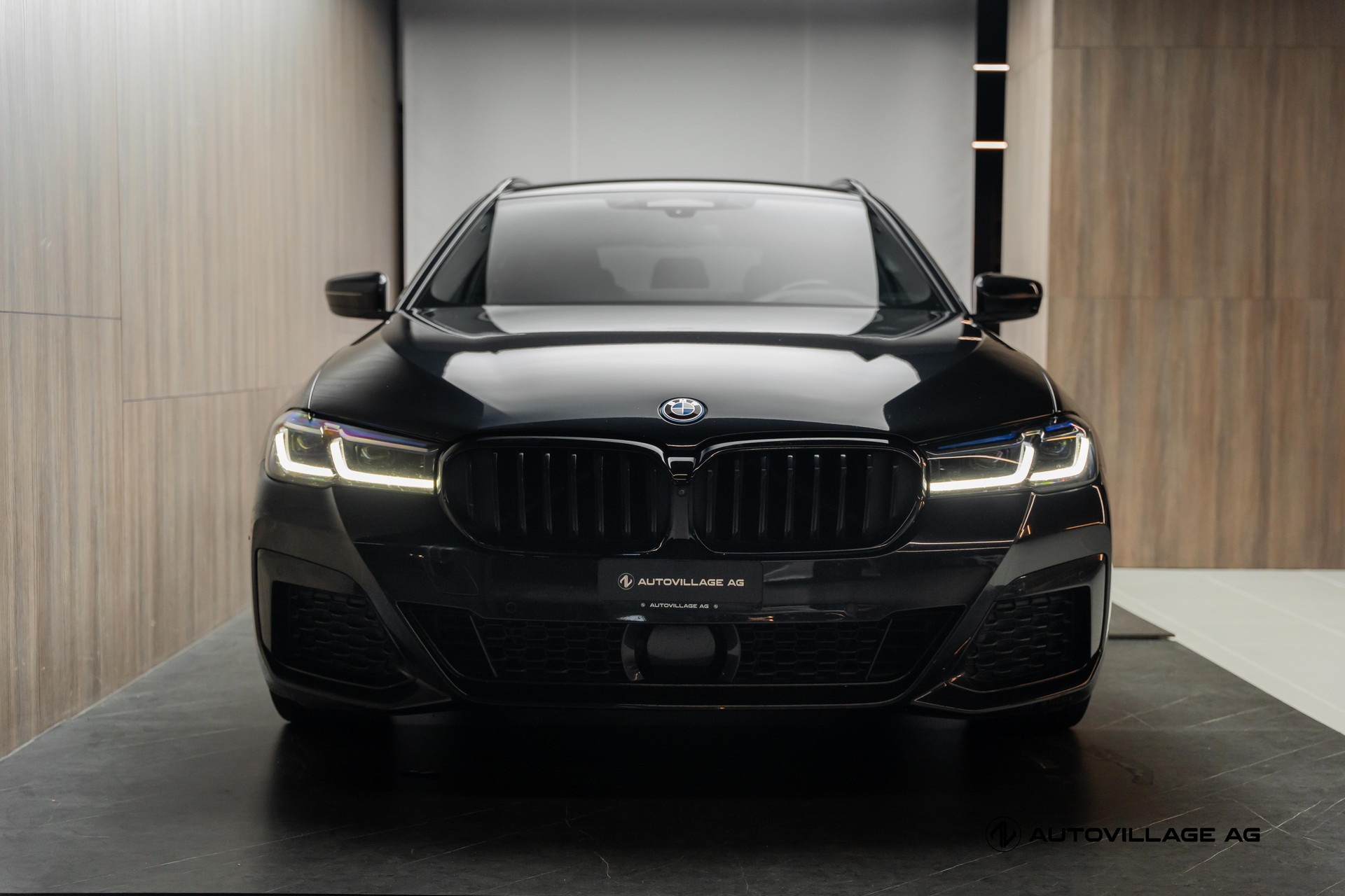 BMW 530e xDrive Touring Pure M Sport Steptronic-image-29