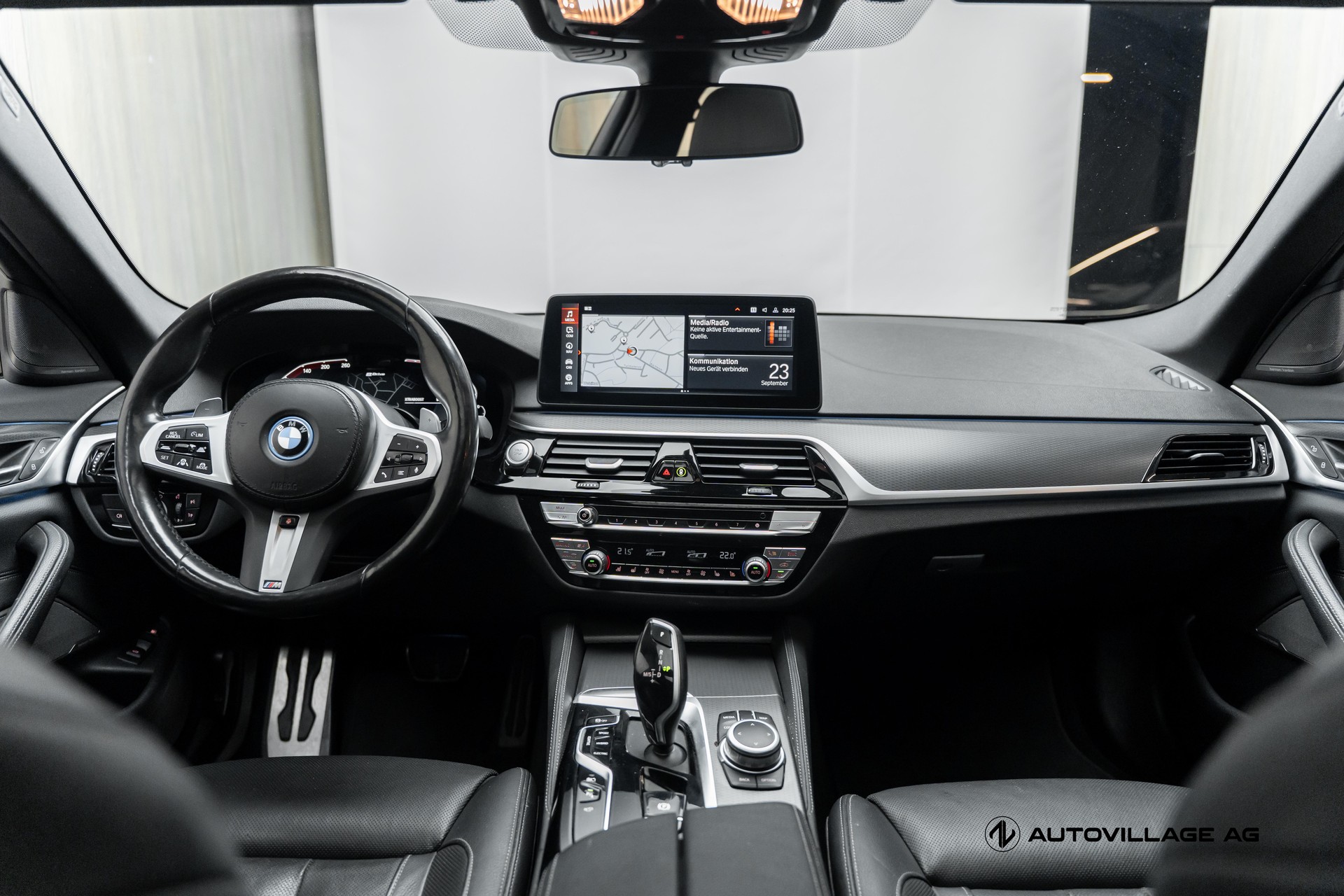 BMW 530e xDrive Touring Pure M Sport Steptronic-showroom-element-2