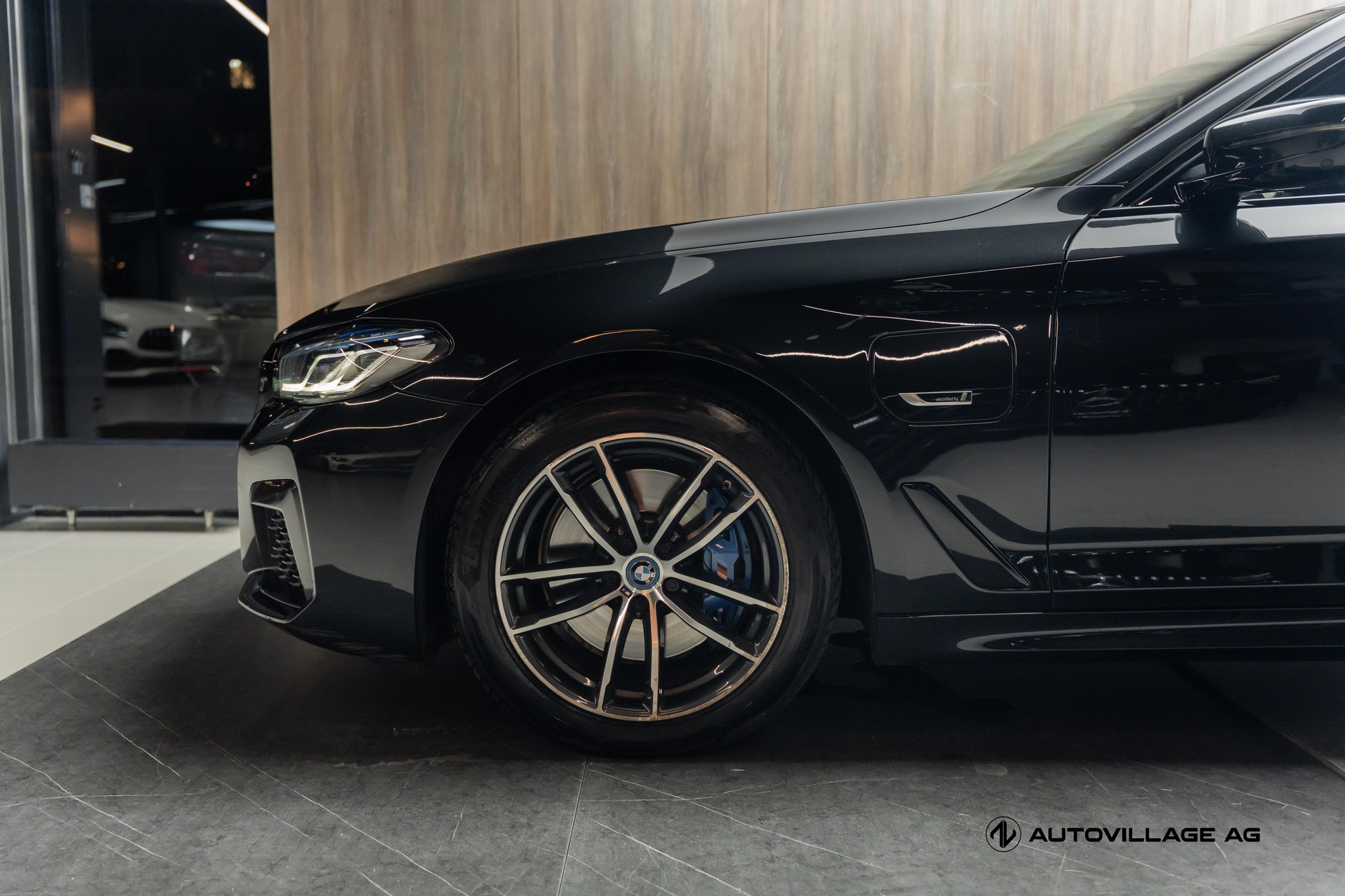 BMW 530e xDrive Touring Pure M Sport Steptronic-image-31