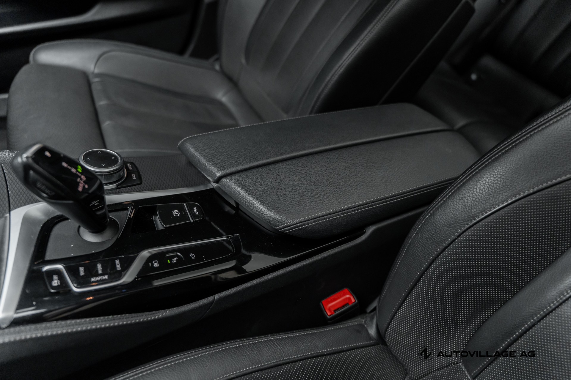 BMW 530e xDrive Touring Pure M Sport Steptronic-image-16