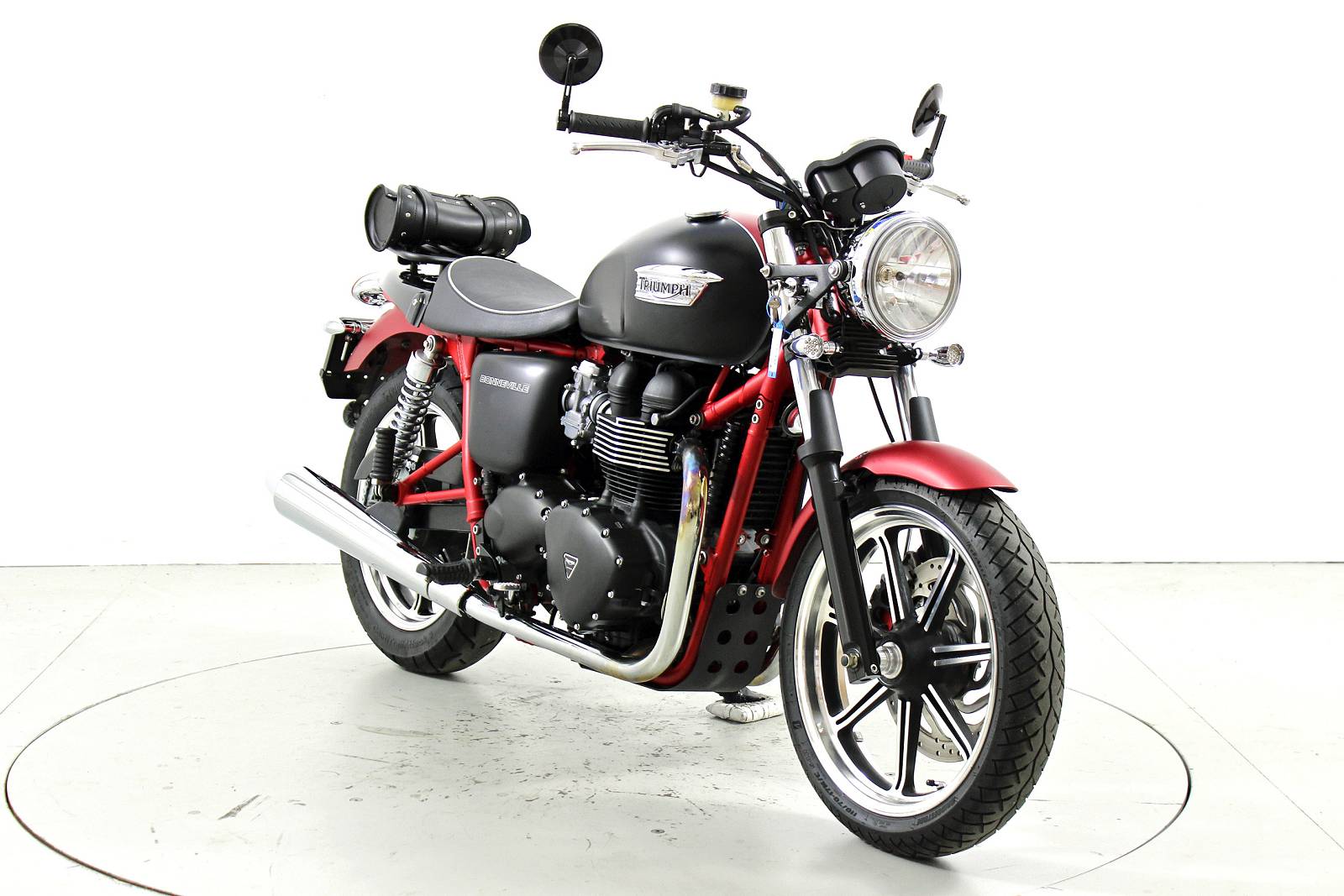 TRIUMPH Bonneville T100-image-1