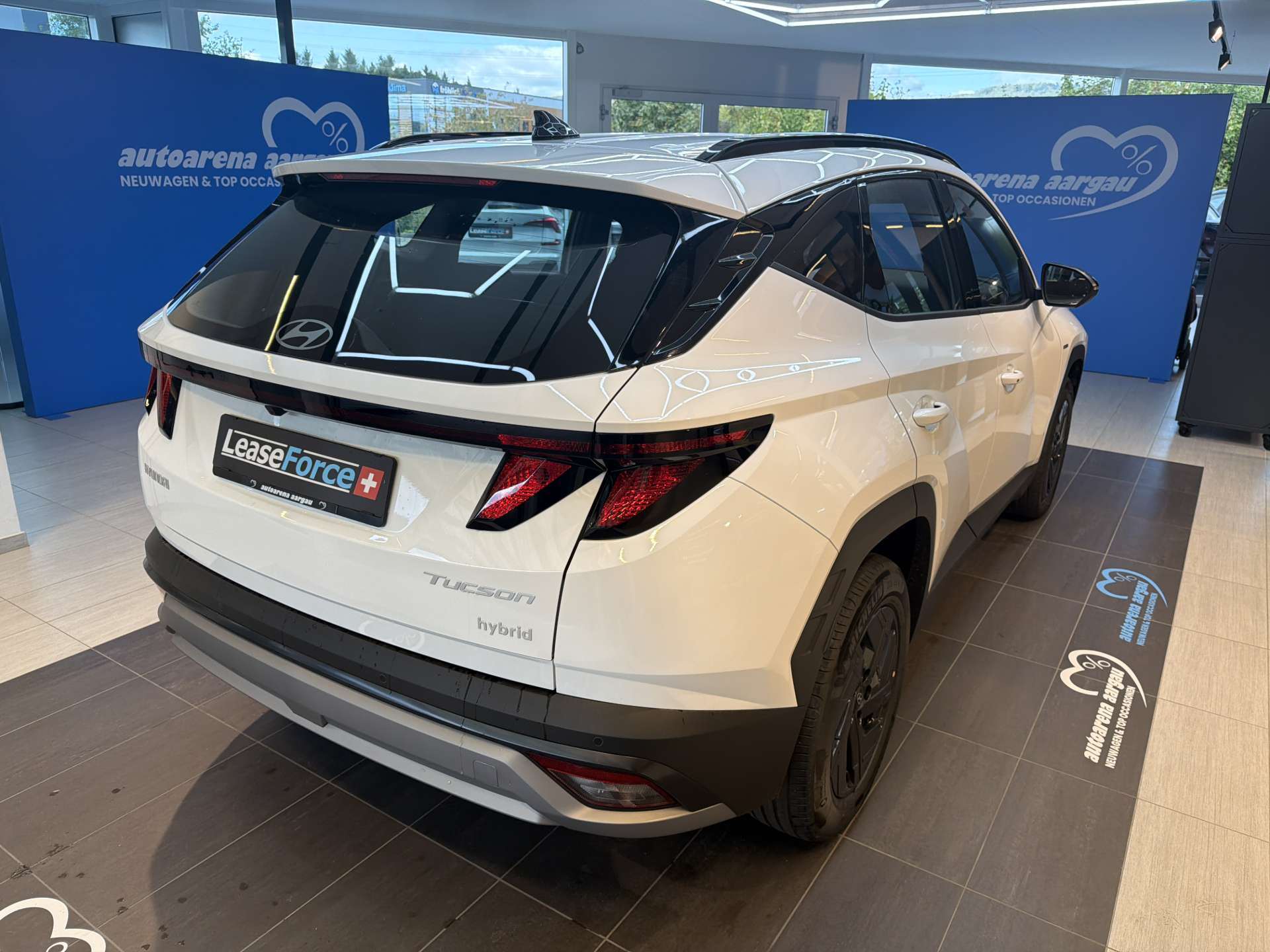 HYUNDAI Tucson 1.6 TGDI HEV Black Line Automat-showroom-element-2